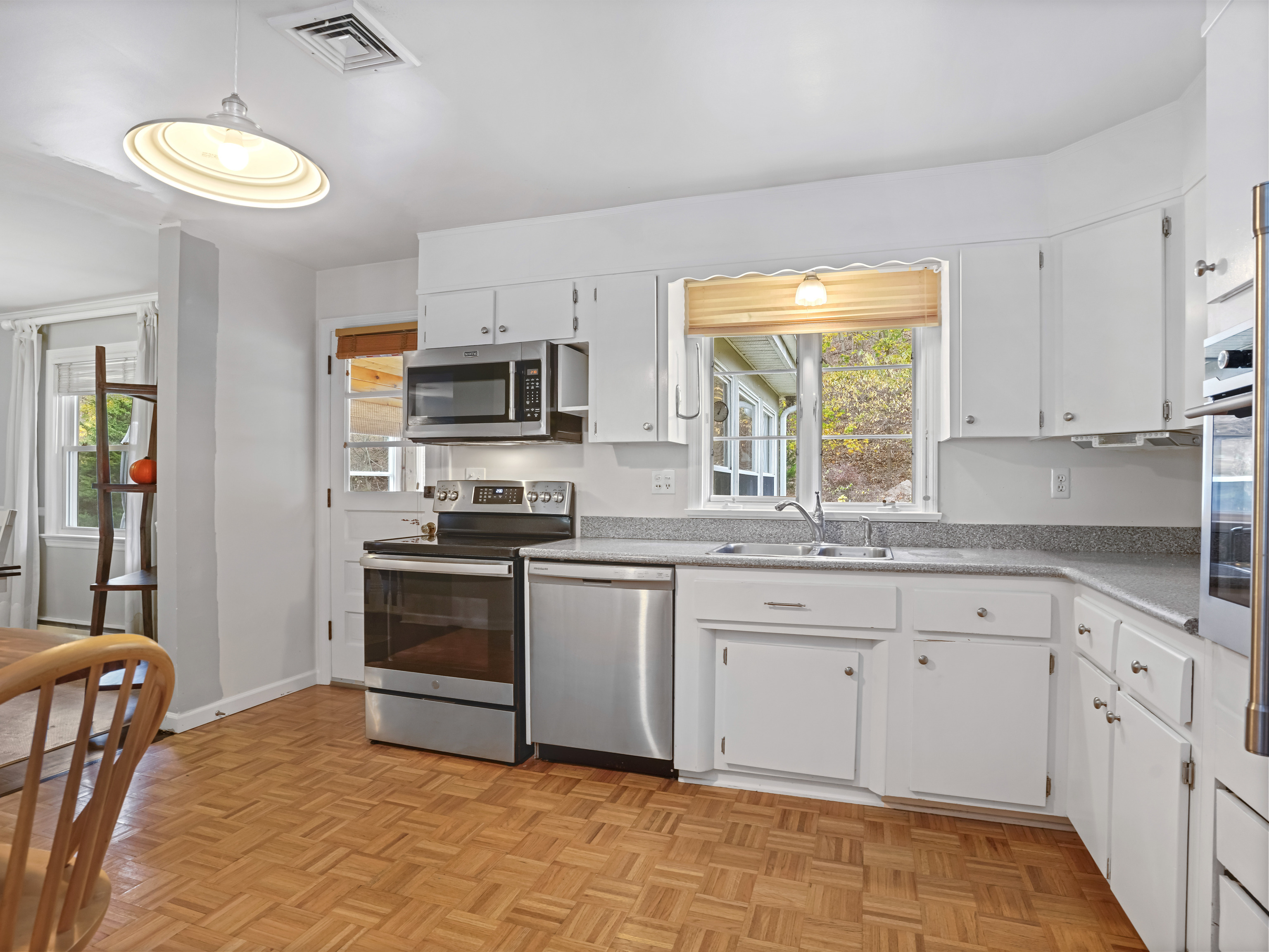 Norwalk, Connecticut, 06850, United States, 3 Bedrooms Bedrooms, ,2 BathroomsBathrooms,Residential,For Sale,1989488