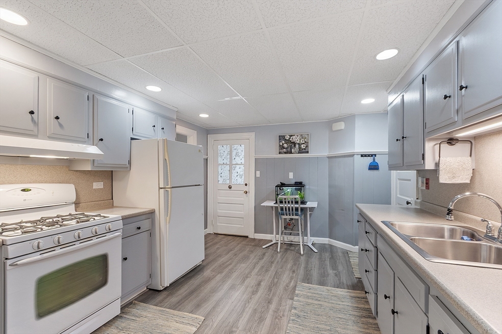 Lunenburg, Massachusetts, 01462, United States, 4 Bedrooms Bedrooms, ,2 BathroomsBathrooms,Residential,For Sale,1876161