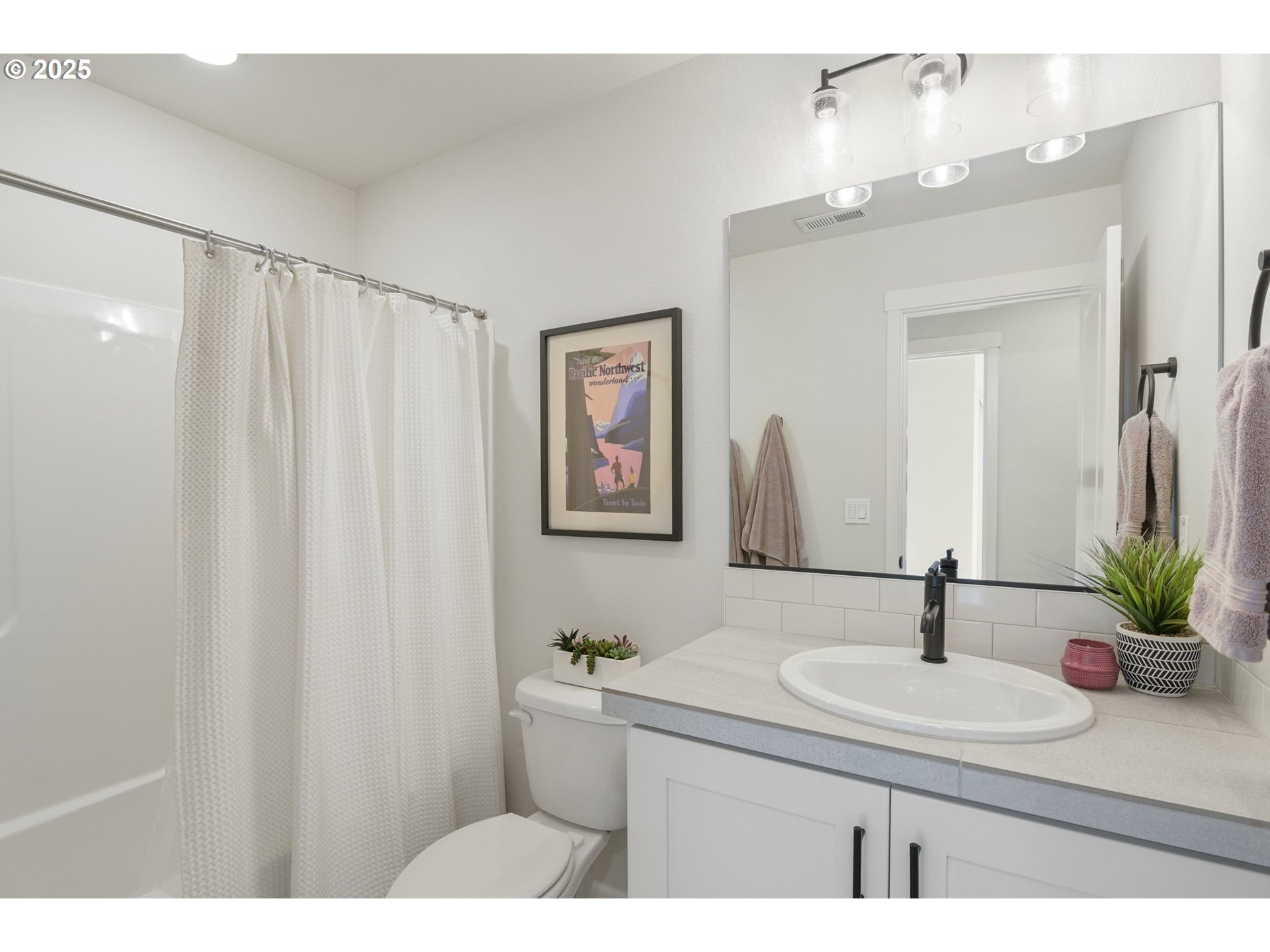 Hillsboro, Oregon, 97123, United States, 3 Bedrooms Bedrooms, ,2 BathroomsBathrooms,Residential,For Sale,1967879