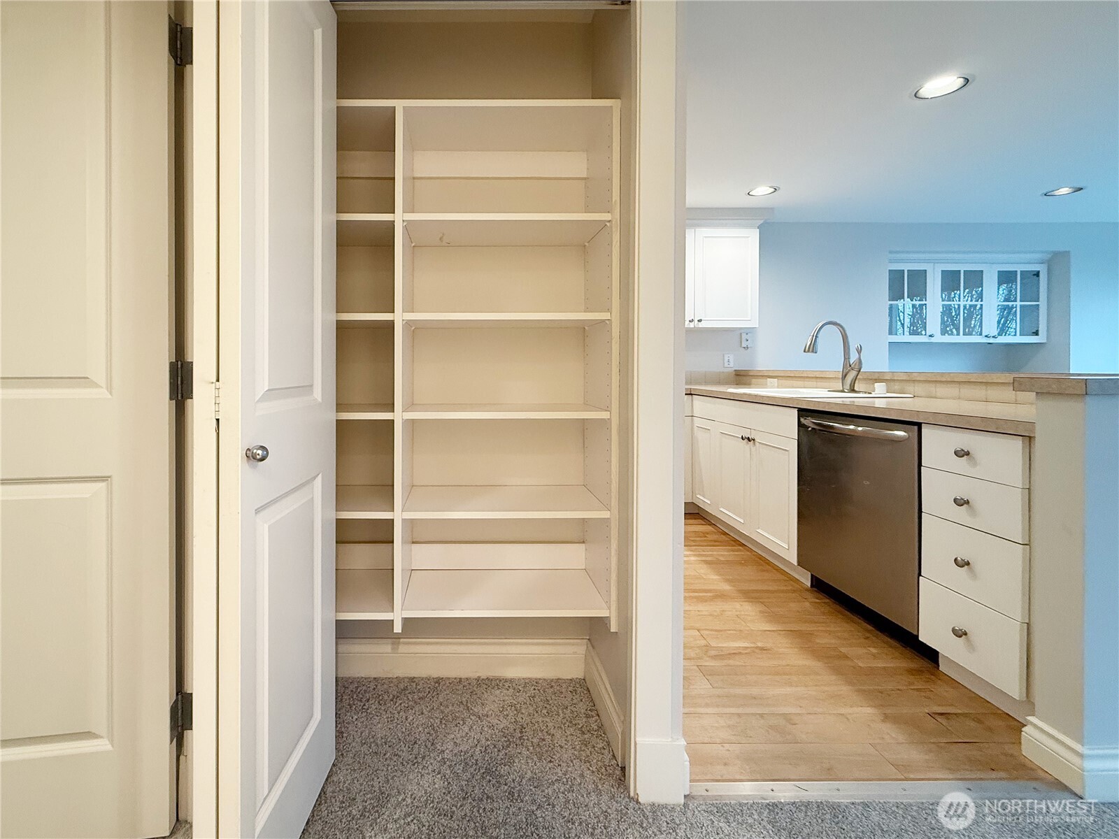 Seattle, Washington, 98199, United States, 2 Bedrooms Bedrooms, ,2 BathroomsBathrooms,Residential,For Sale,1998724