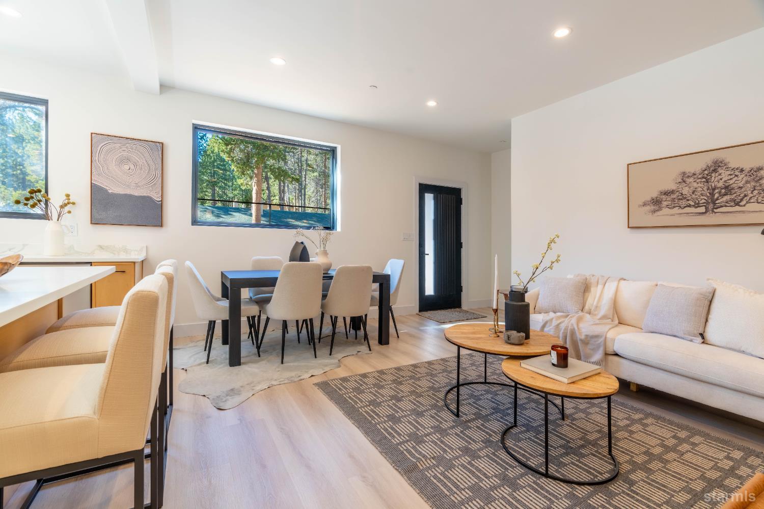 South Lake Tahoe, California, 96150, United States, 3 Bedrooms Bedrooms, ,3 BathroomsBathrooms,Residential,For Sale,1988066