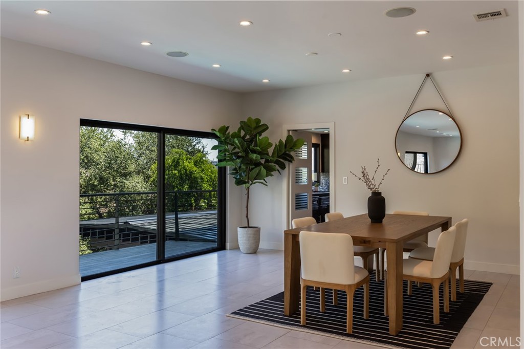 Glendale, California, 91207, United States, 4 Bedrooms Bedrooms, ,5 BathroomsBathrooms,Residential,For Sale,1934698