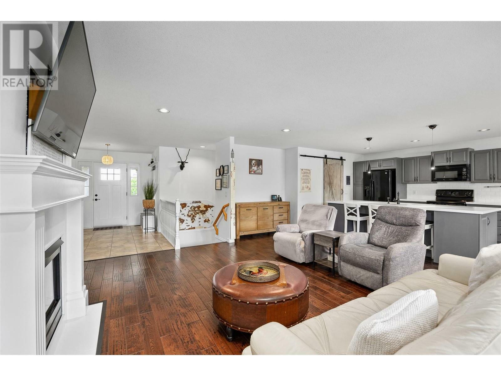 KELOWNA, British Columbia, V1P 1N8, CA, 6 Bedrooms Bedrooms, ,4 BathroomsBathrooms,Residential,For Sale,1837090