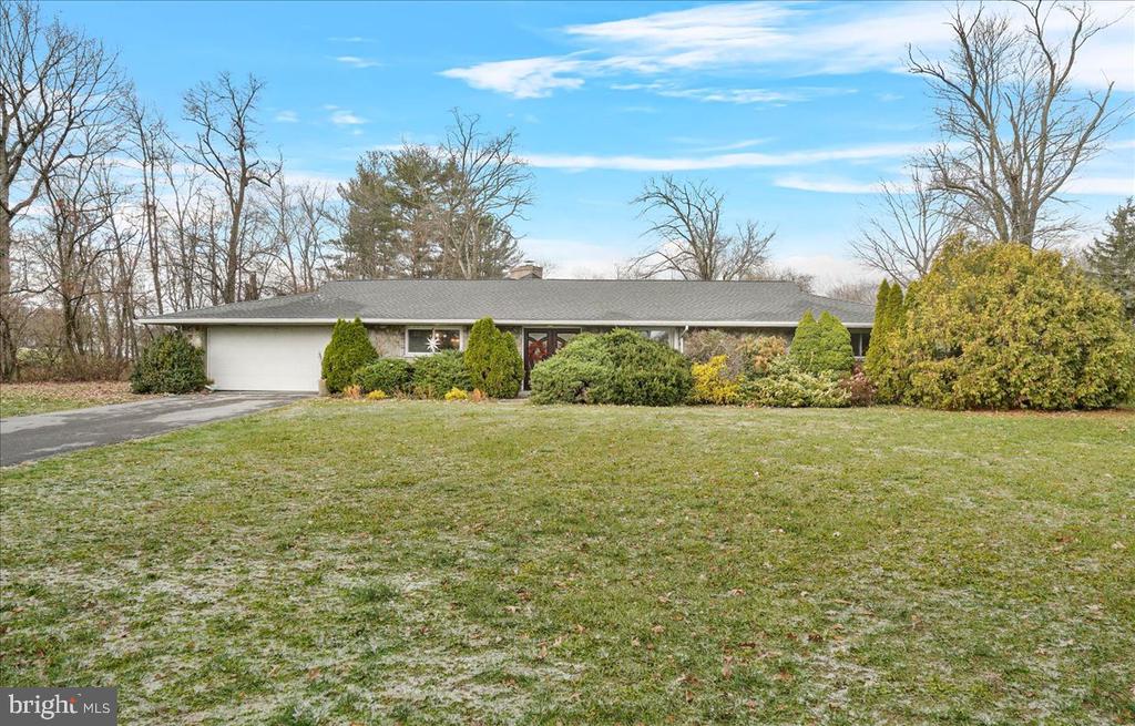 Fayetteville, Pennsylvania, 17222, United States, 3 Bedrooms Bedrooms, ,2 BathroomsBathrooms,Residential,For Sale,1928421