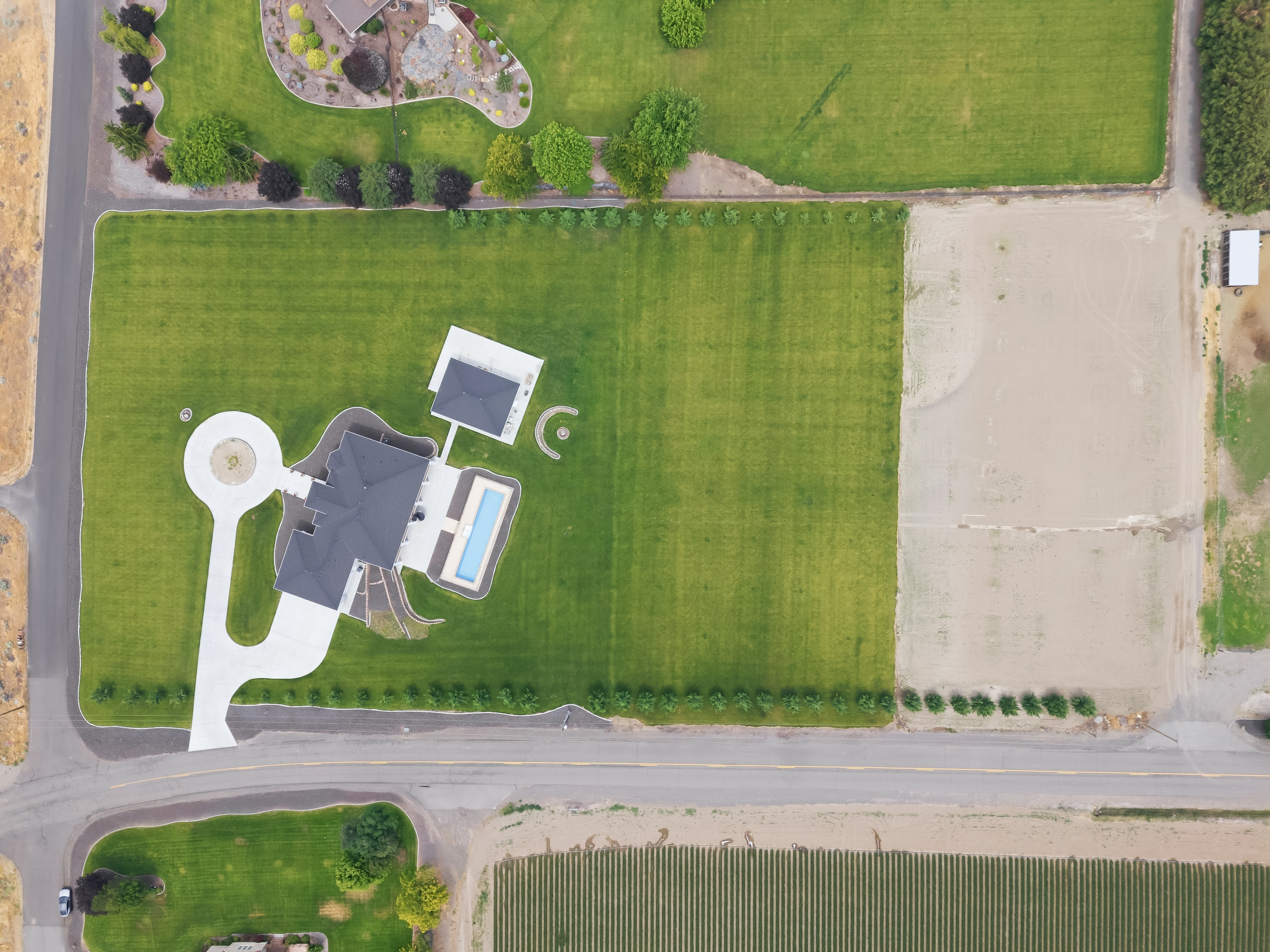  Country Estate with Shop & Pool - 物件實景