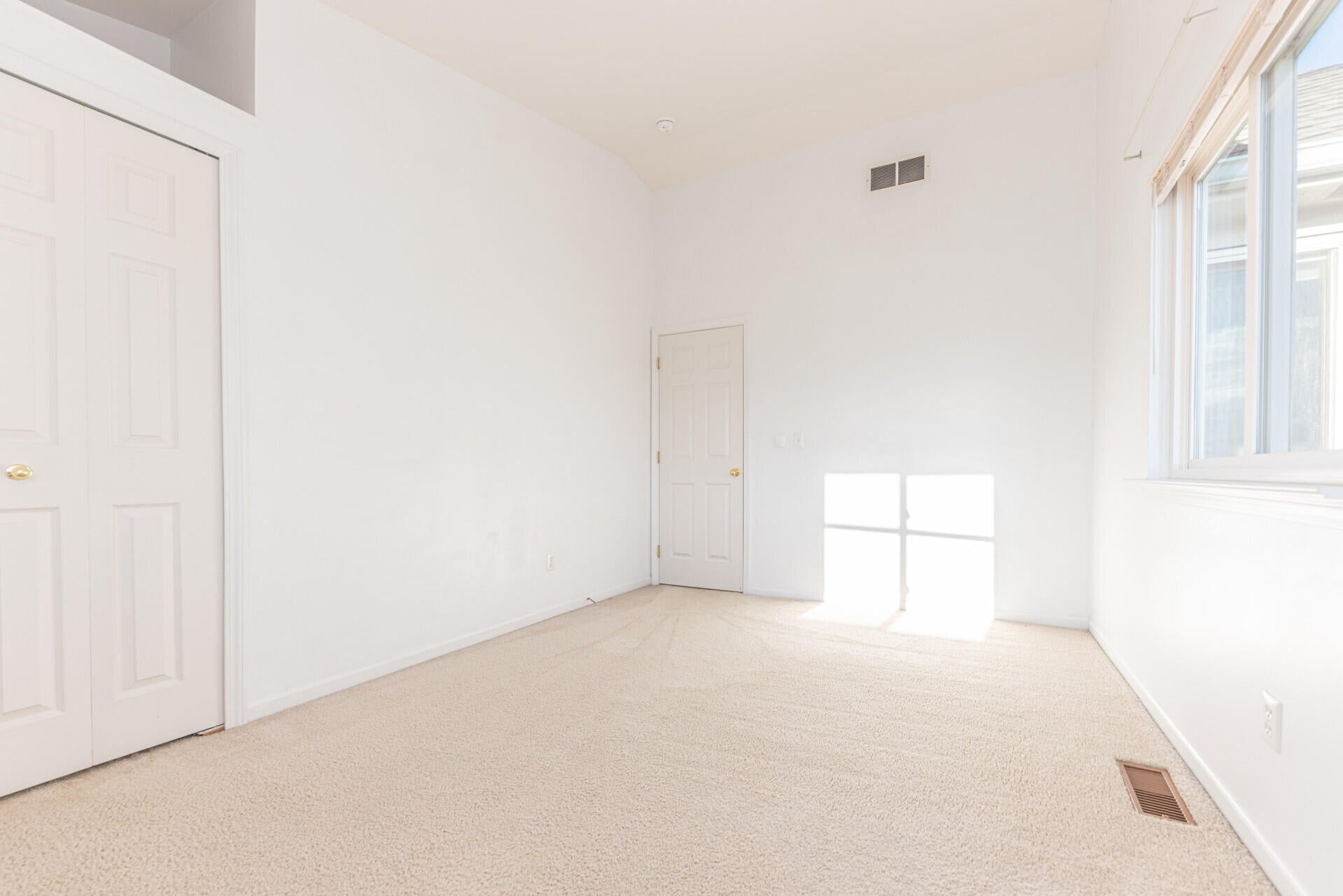 Ann Arbor, Michigan, 48103, United States, 4 Bedrooms Bedrooms, ,3 BathroomsBathrooms,Residential,For Sale,1991592