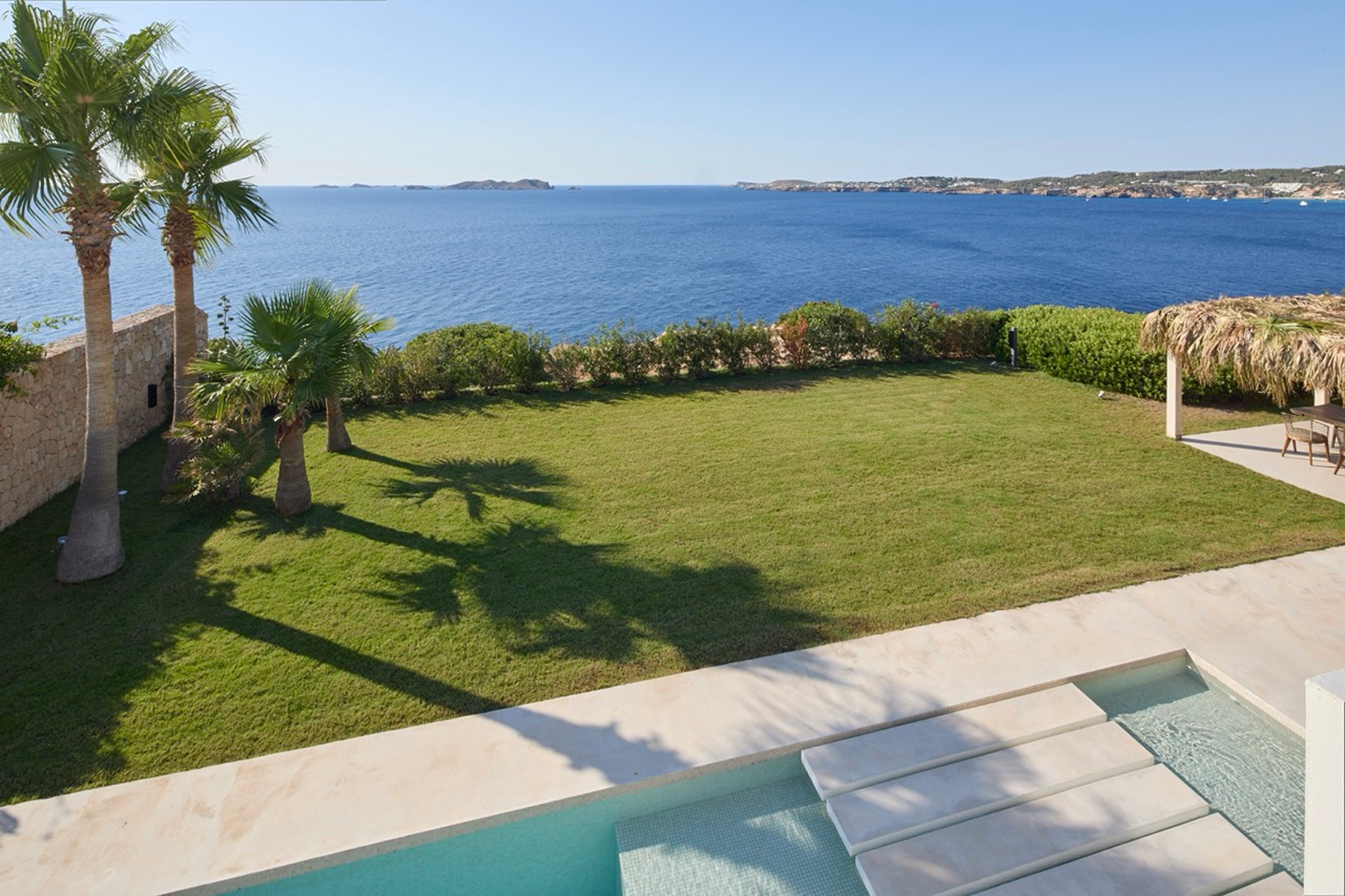  Villa on the beachfront in Caló d