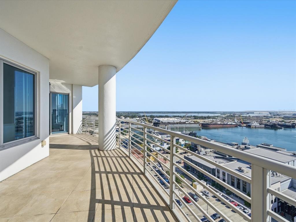 Tampa, Florida, 33602, United States, 2 Bedrooms Bedrooms, ,3 BathroomsBathrooms,Residential,For Sale,2003019