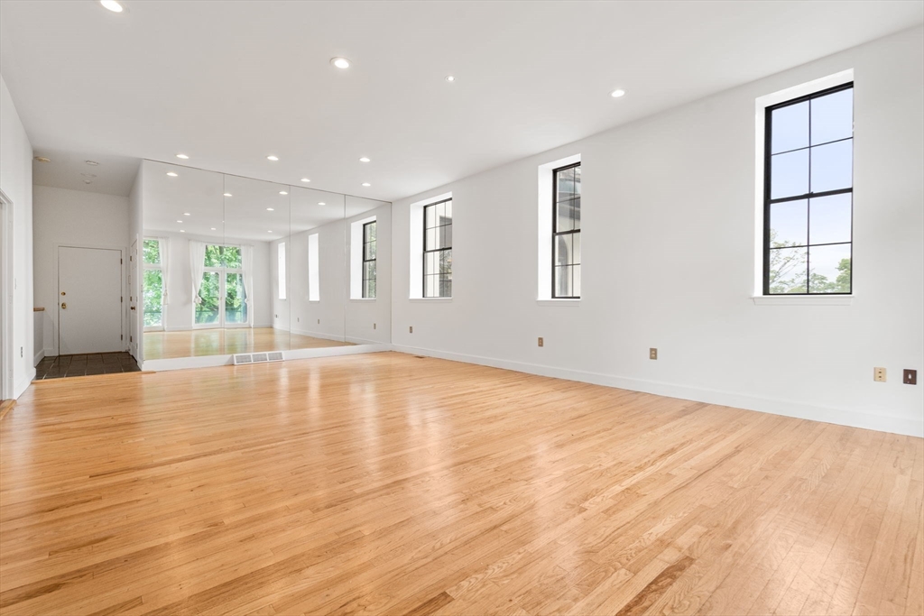 Brookline, Massachusetts, 02446, United States, 3 Bedrooms Bedrooms, ,3 BathroomsBathrooms,Residential,For Sale,1836663