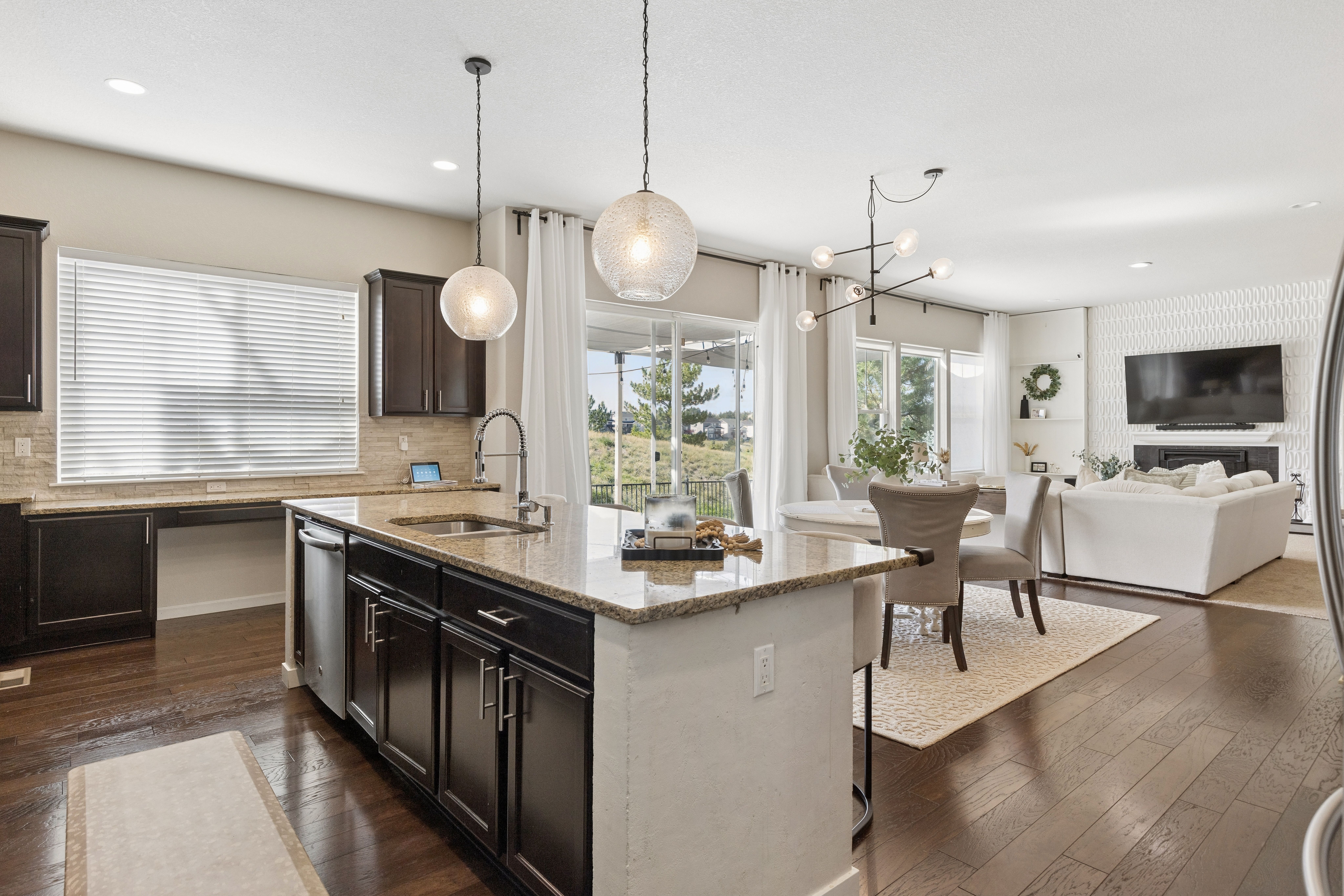  A beautifully appointed two-story home in the desirable Blackstone Country Club. - 物件實景