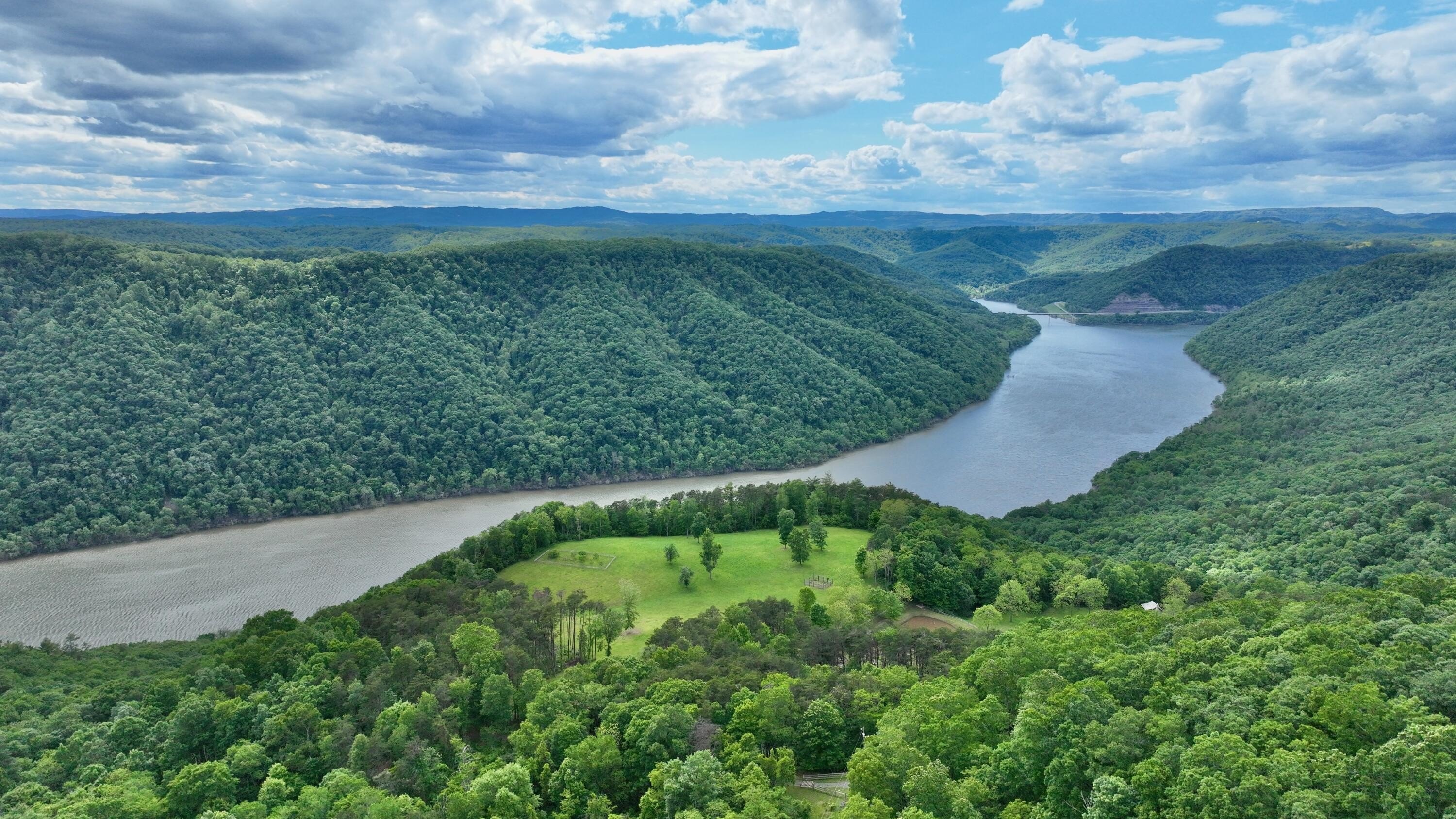 Hinton, West Virginia, 25951, United States, 3 Bedrooms Bedrooms, ,2 BathroomsBathrooms,Residential,For Sale,1847194