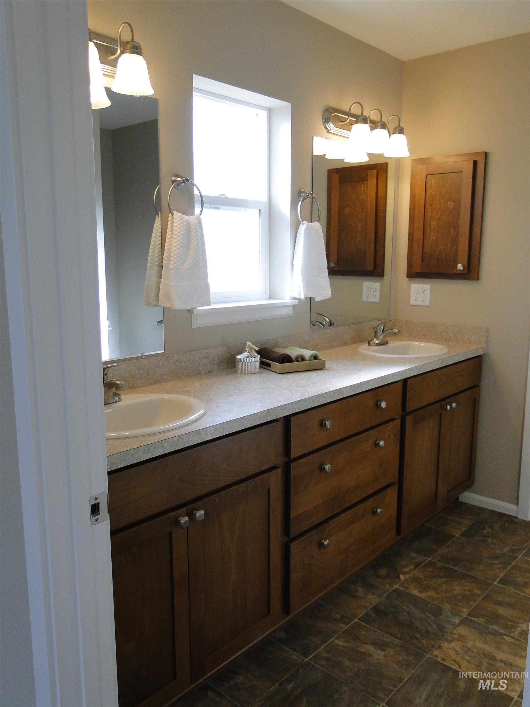 Clarkston, Washington, 99403, United States, 3 Bedrooms Bedrooms, ,Residential,For Sale,2003250