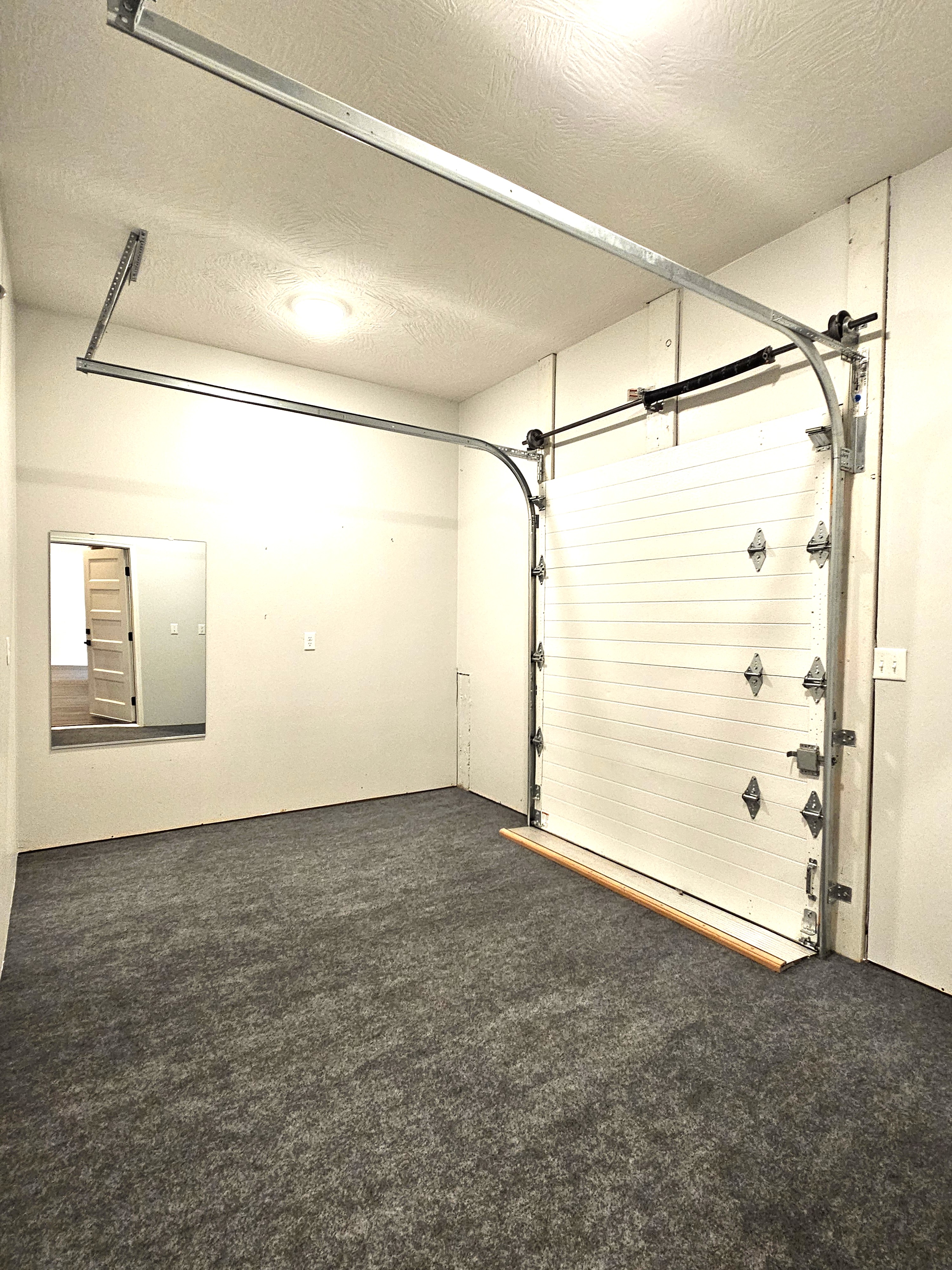 SPRINGFIELD, Missouri, 65804, United States, 4 Bedrooms Bedrooms, ,4 BathroomsBathrooms,Residential,For Sale,1996433