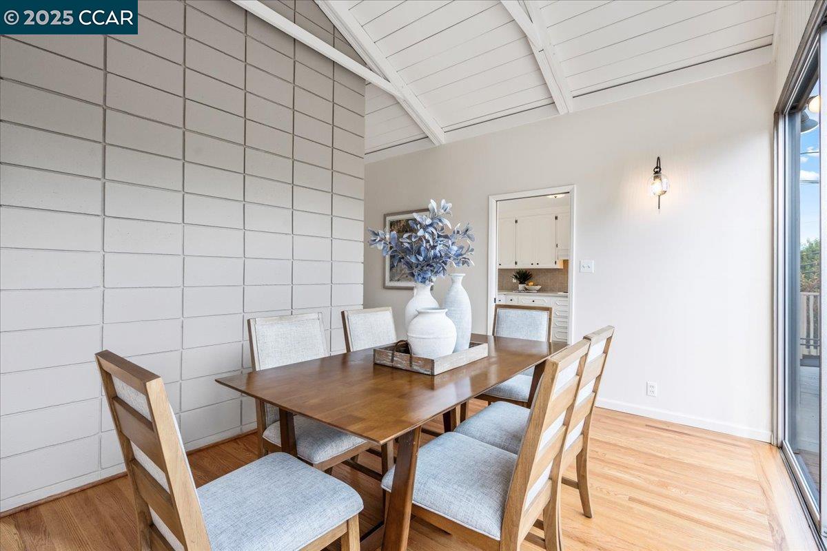 Redwood City, California, 94062, United States, 4 Bedrooms Bedrooms, ,3 BathroomsBathrooms,Residential,For Sale,1989163