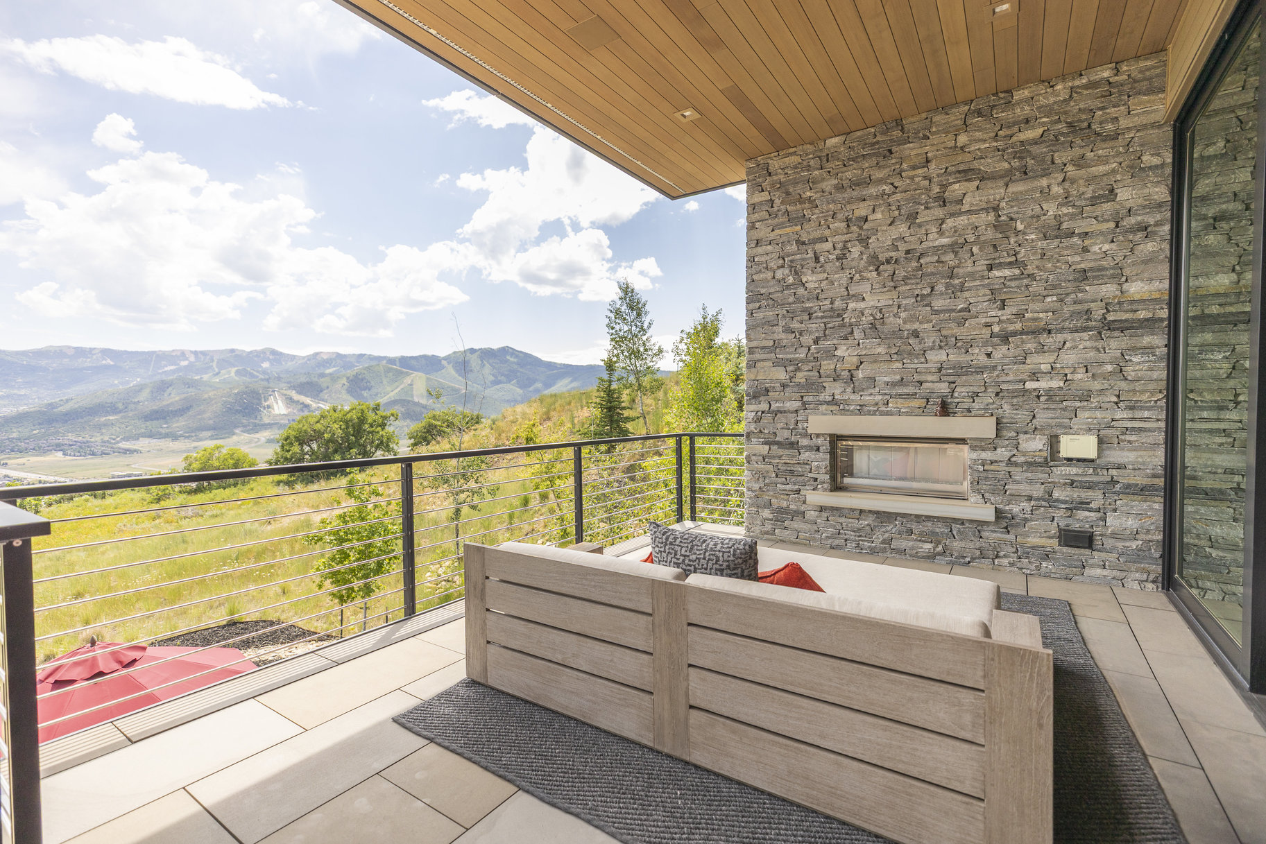  Sophisticated Mountain Design with Unmatched Views in an Elite Setting - 物件實景