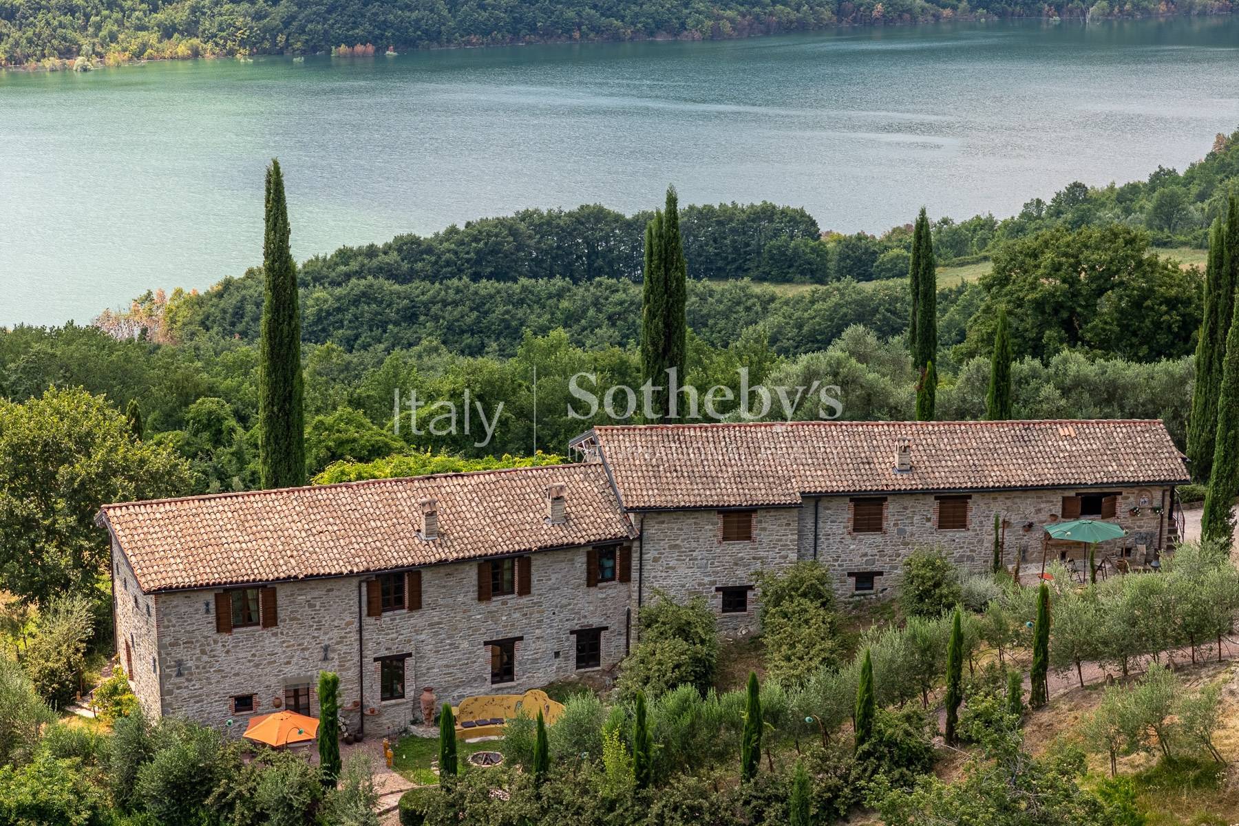 Stunning lake view historic renovated farmhouse with pool - 物件實景