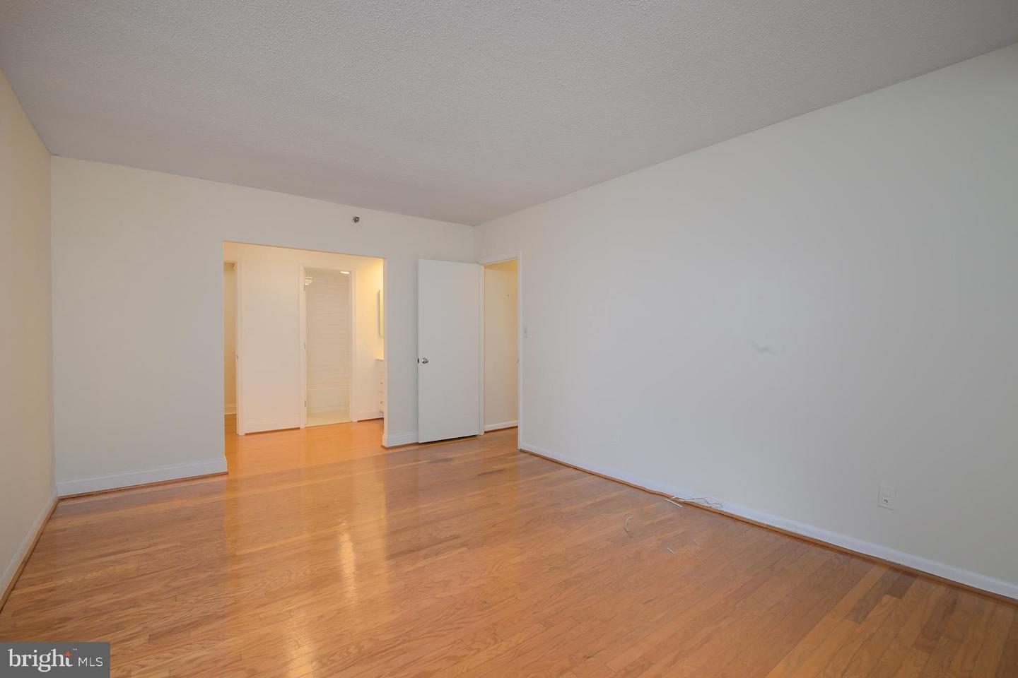 Arlington, Virginia, 22204, United States, 2 Bedrooms Bedrooms, ,2 BathroomsBathrooms,Residential,For Sale,1996960