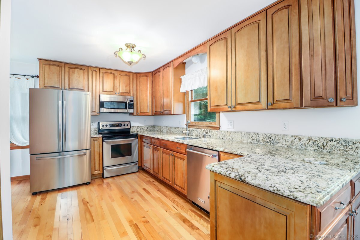 New Milford, Connecticut, 06776, United States, 3 Bedrooms Bedrooms, ,3 BathroomsBathrooms,Residential,For Sale,1958053