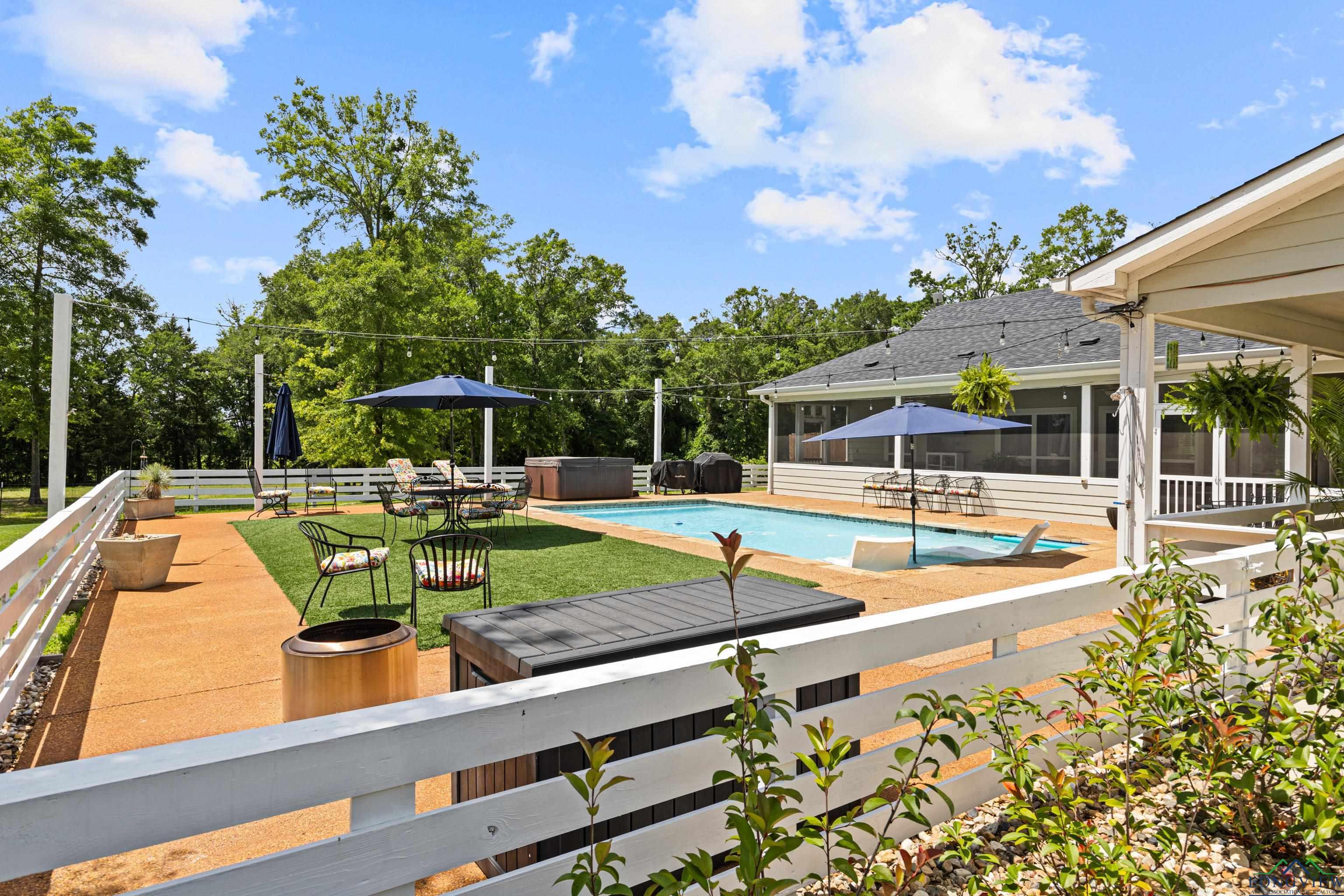 Winona, Texas, 75792, United States, 3 Bedrooms Bedrooms, ,2 BathroomsBathrooms,Residential,For Sale,1866525