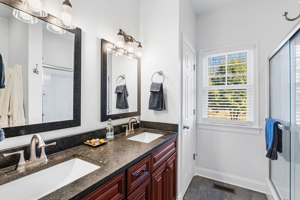 Hayesville, North Carolina, 28904, United States, 3 Bedrooms Bedrooms, ,3 BathroomsBathrooms,Residential,For Sale,2005507