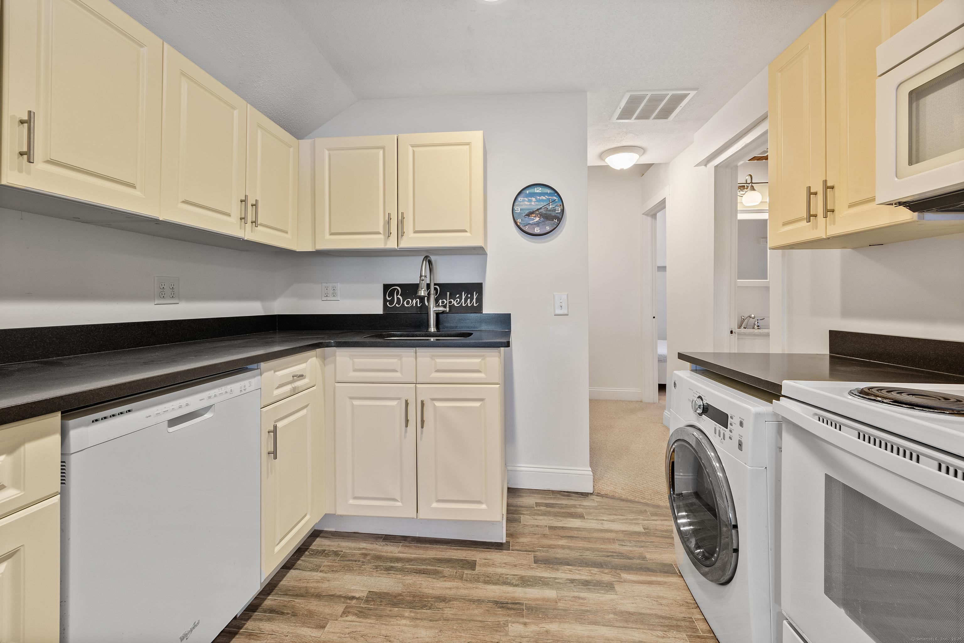 Old Saybrook, Connecticut, 06475, United States, 3 Bedrooms Bedrooms, ,1 BathroomBathrooms,Residential,For Sale,1920578