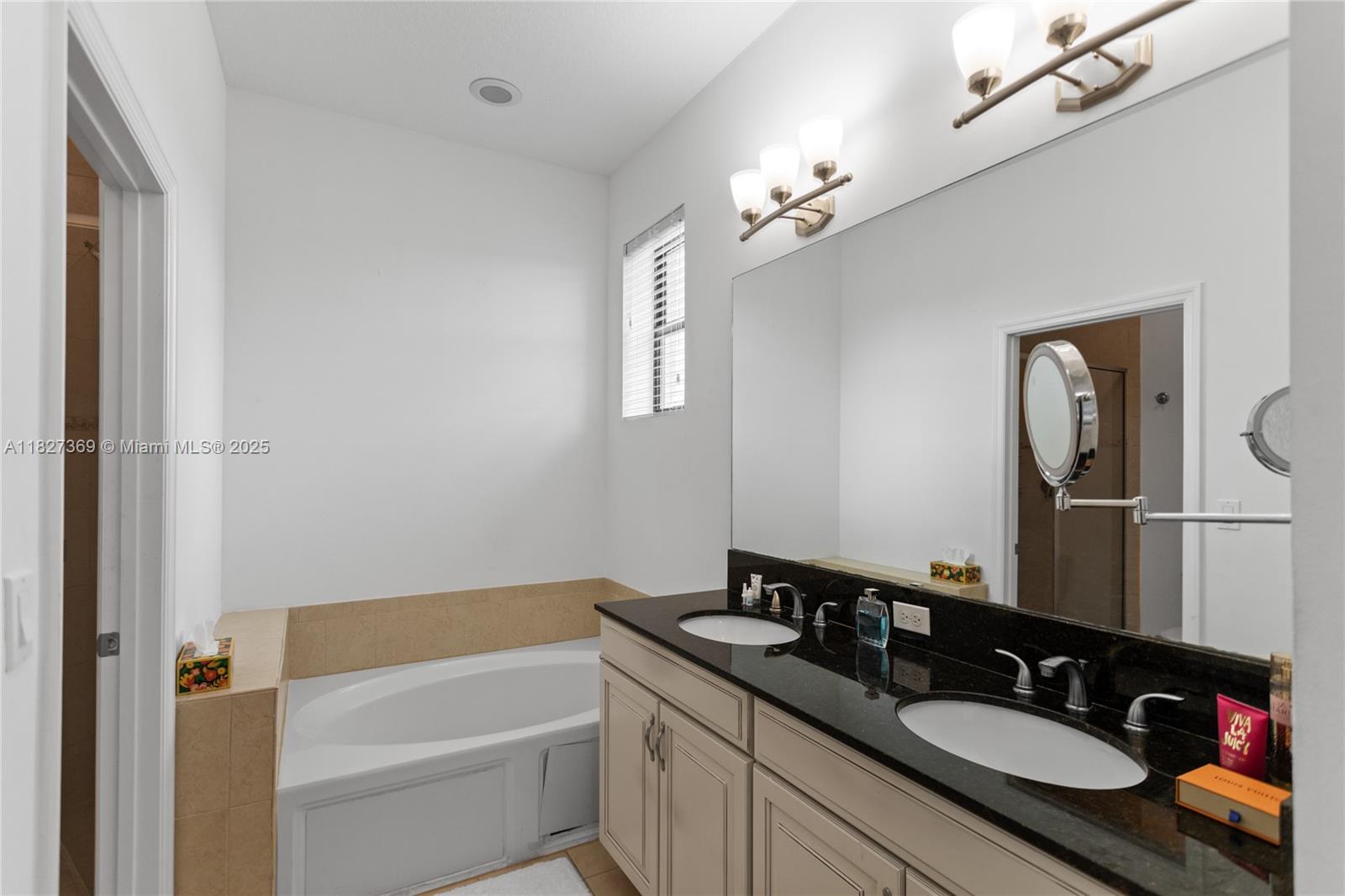 Miami, Florida, 33179, United States, 3 Bedrooms Bedrooms, ,3 BathroomsBathrooms,Residential,For Sale,1868662