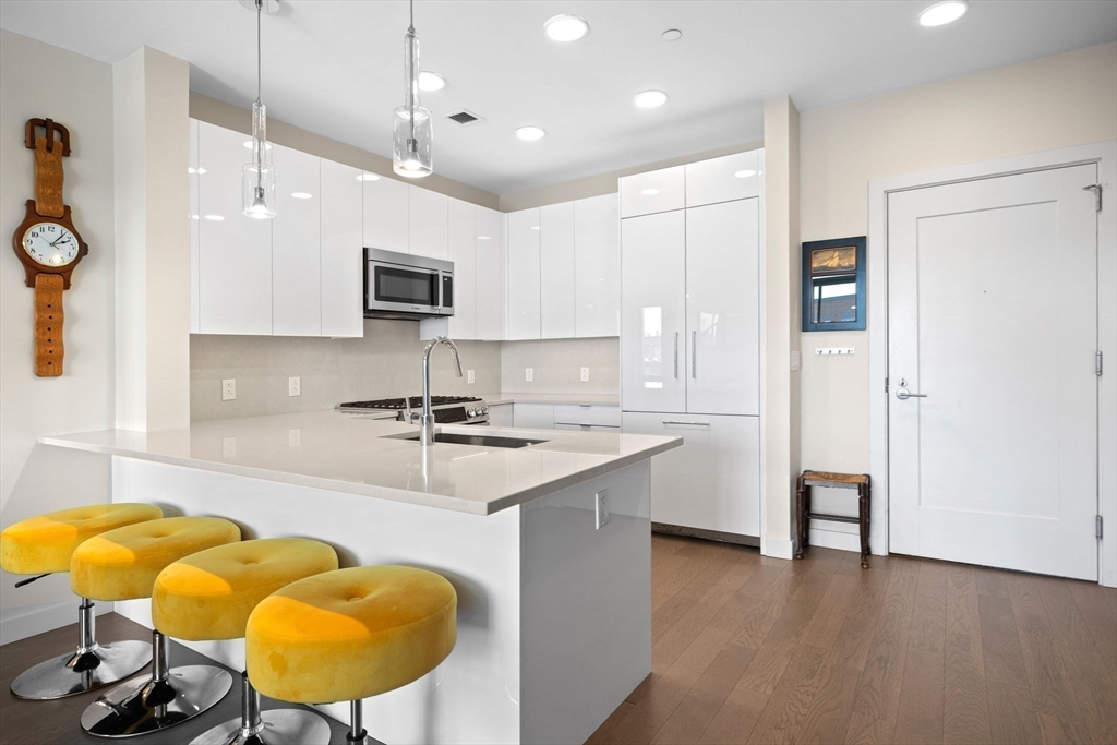 Boston, Massachusetts, 02128, United States, 2 Bedrooms Bedrooms, ,2 BathroomsBathrooms,Residential,For Sale,1780630