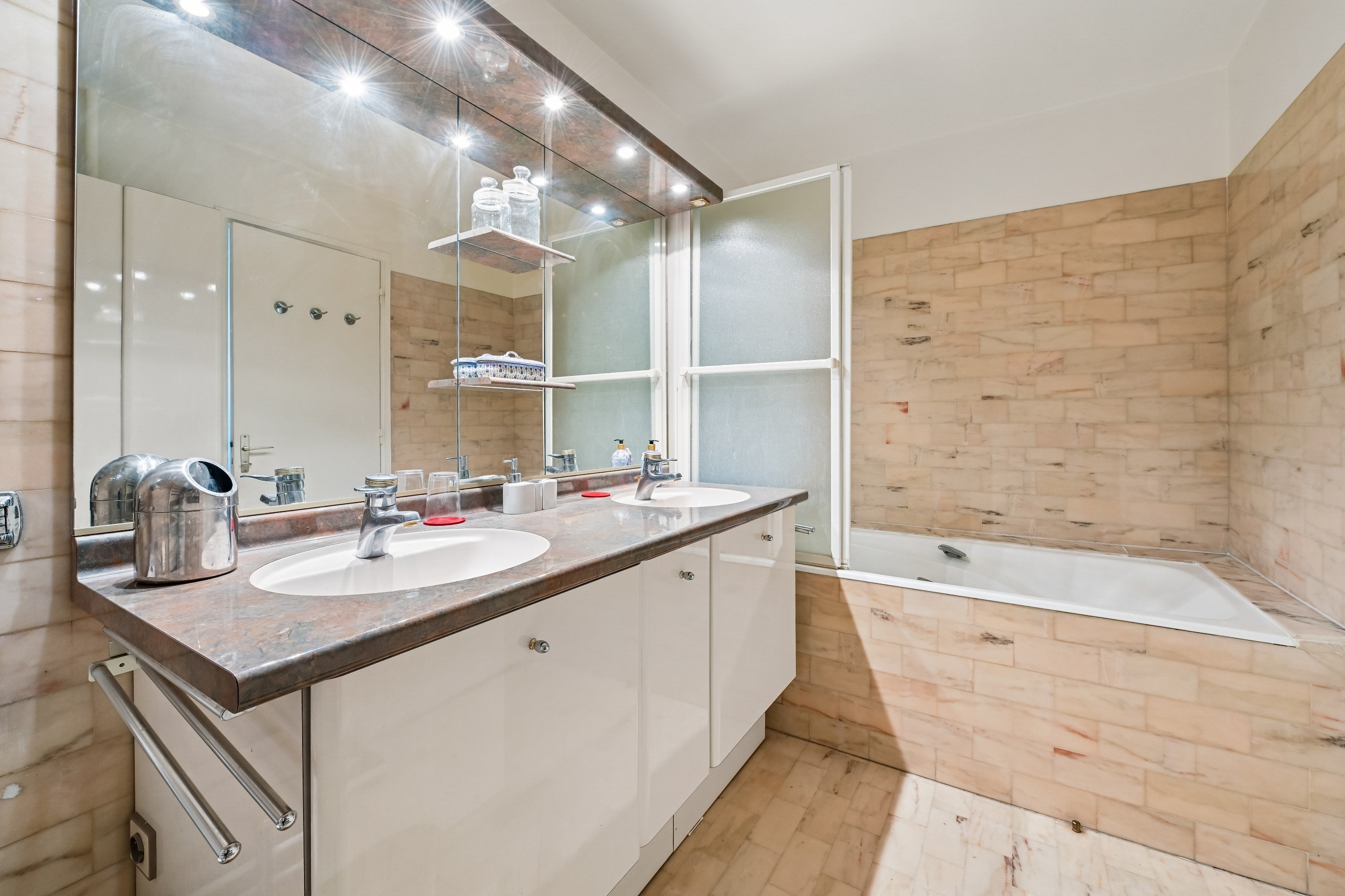  AUTEUIL - PLACE DU MARCHE - FAMILY PROPERTY 4 BEDROOM - 物件實景