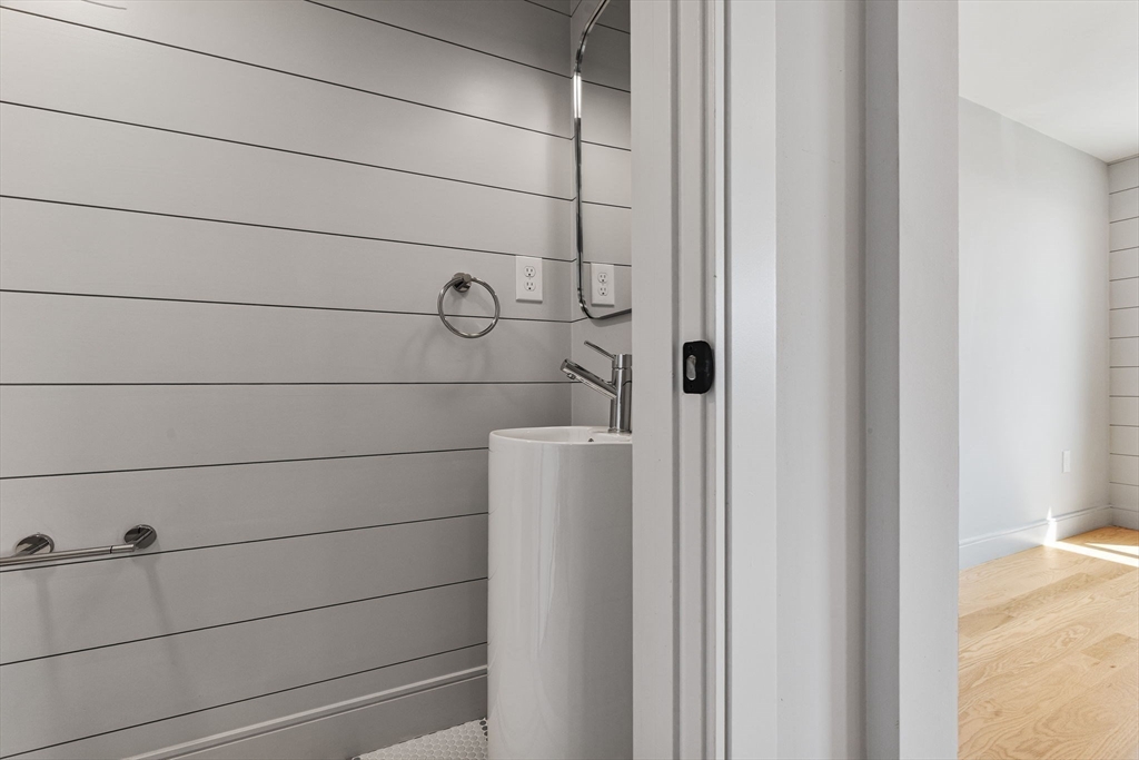 Boston, Massachusetts, 02128, United States, 1 Bedroom Bedrooms, ,2 BathroomsBathrooms,Residential,For Sale,1976553