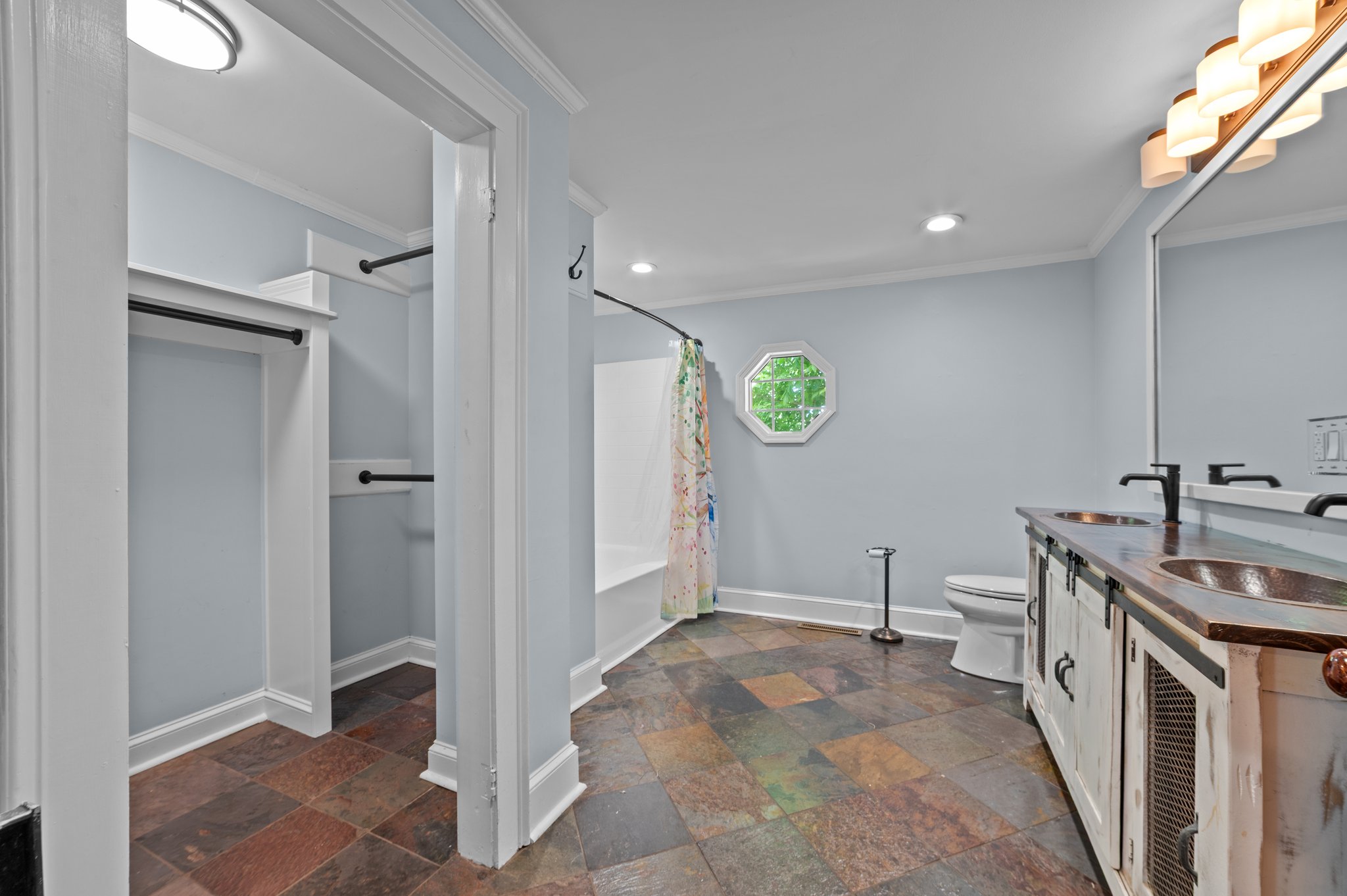 Washington, North Carolina, 27889, United States, 5 Bedrooms Bedrooms, ,3 BathroomsBathrooms,Residential,For Sale,1869236