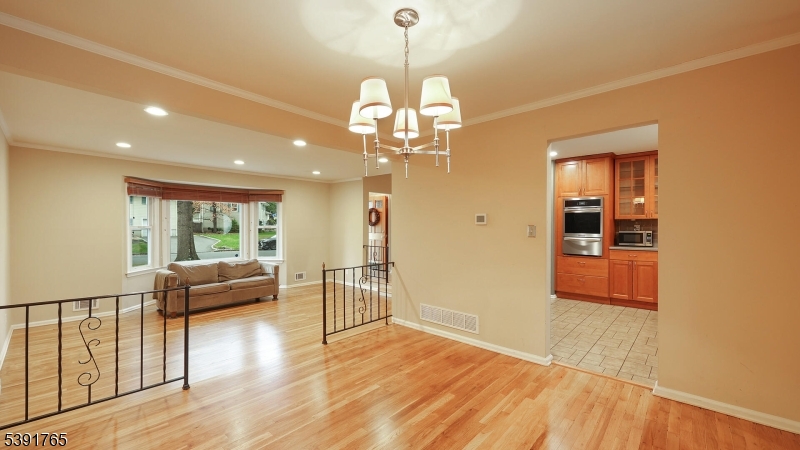 Fanwood Boro, New Jersey, 07023, United States, 3 Bedrooms Bedrooms, ,3 BathroomsBathrooms,Residential,For Sale,1987912