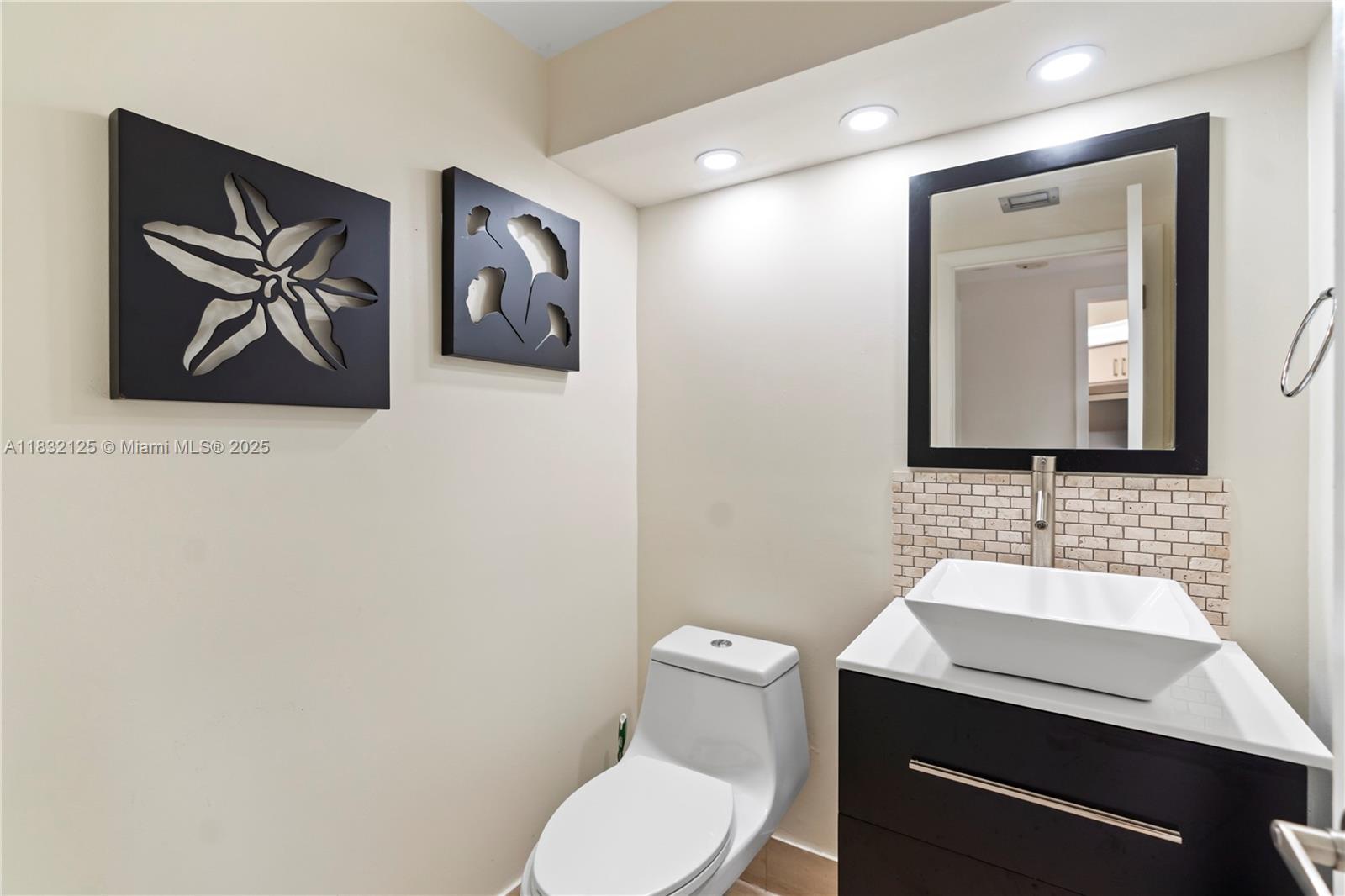 Aventura, Florida, 33180, United States, 2 Bedrooms Bedrooms, ,3 BathroomsBathrooms,Residential,For Sale,1885240