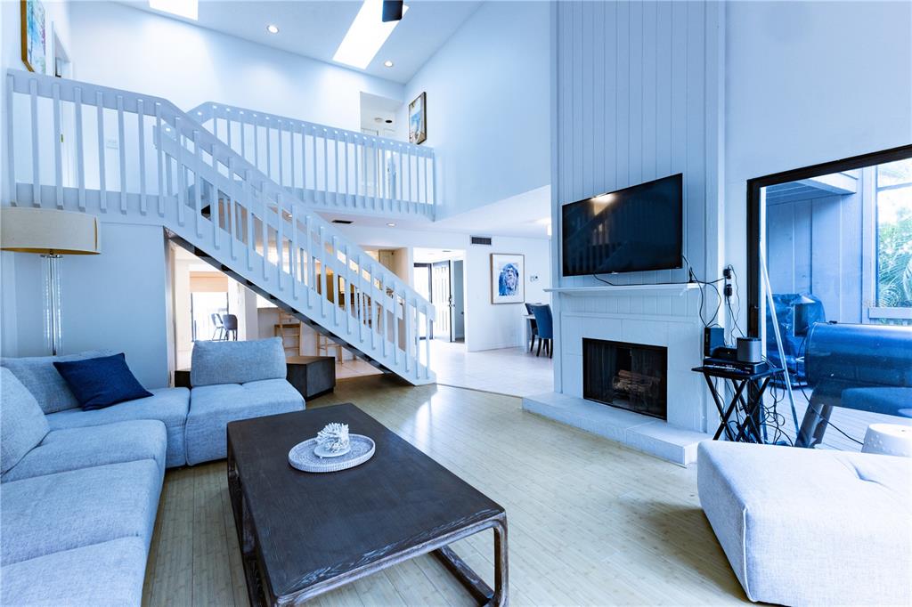 Sarasota, Florida, 34231, United States, 3 Bedrooms Bedrooms, ,3 BathroomsBathrooms,Residential,For Sale,1926477