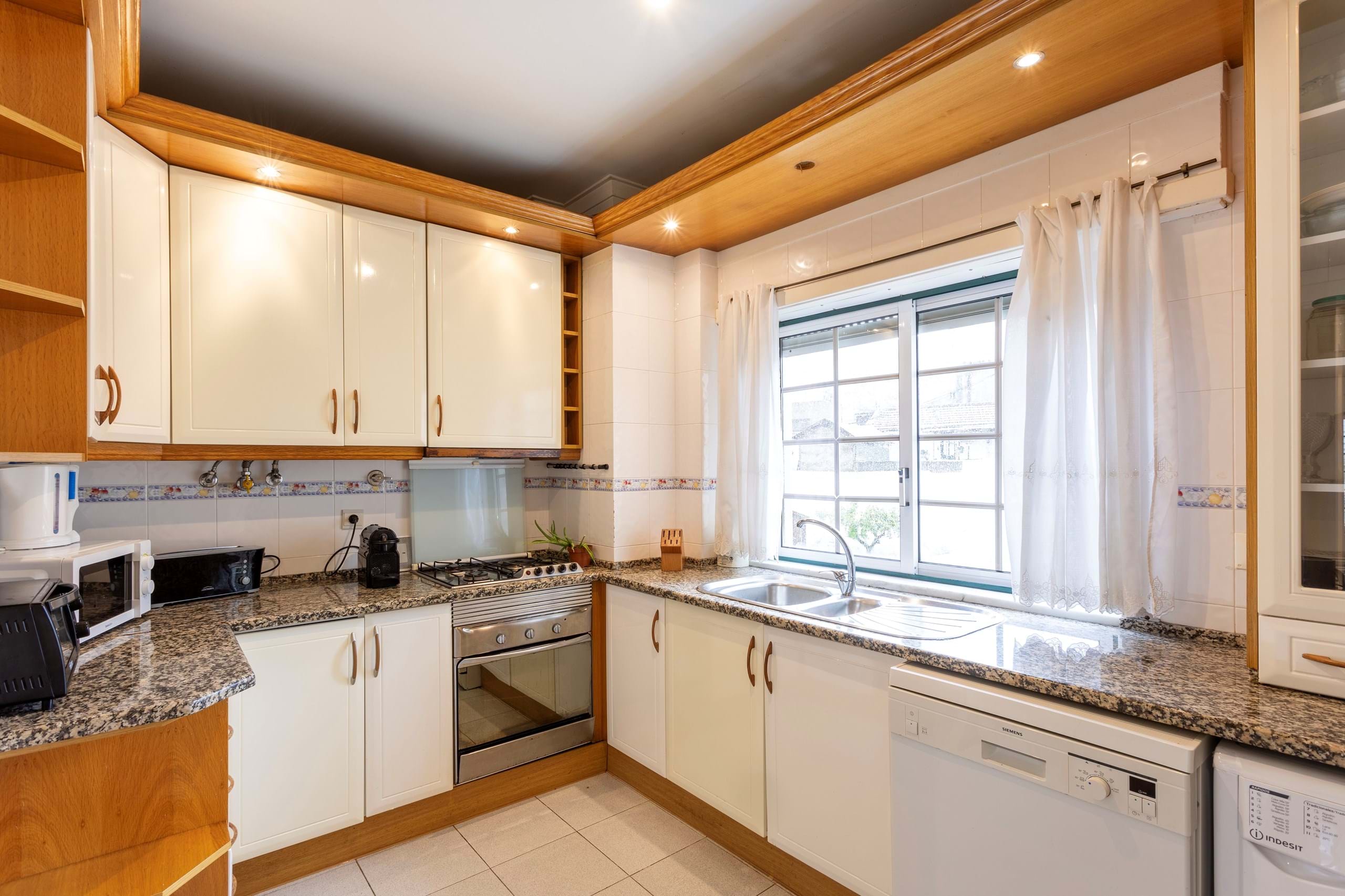 Lisboa, Lisbon, 1070-071, PT, 4 Bedrooms Bedrooms, ,3 BathroomsBathrooms,Residential,For Sale,1735800