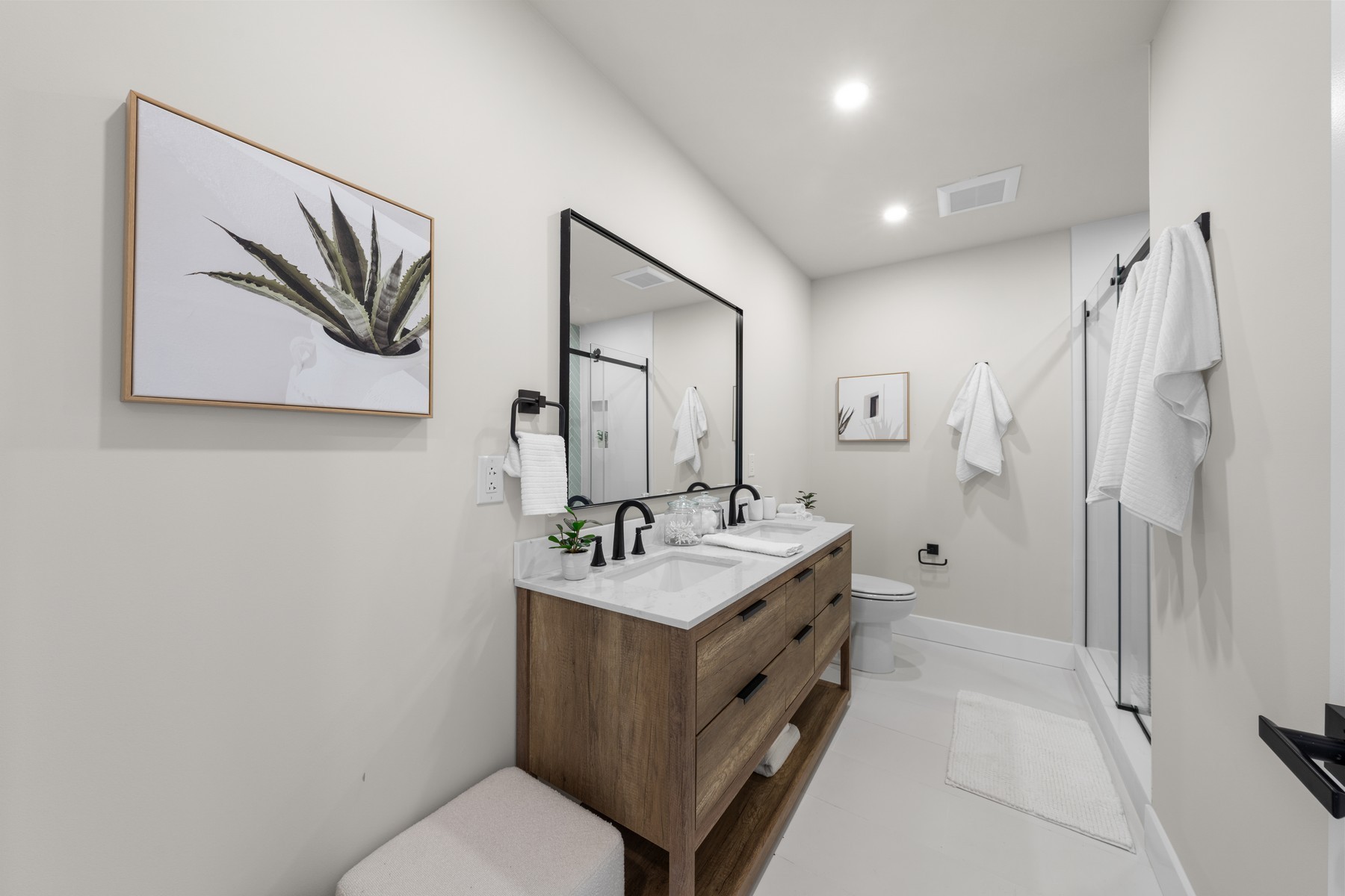  323 E Oak Avenue Unit 201 - 物件實景