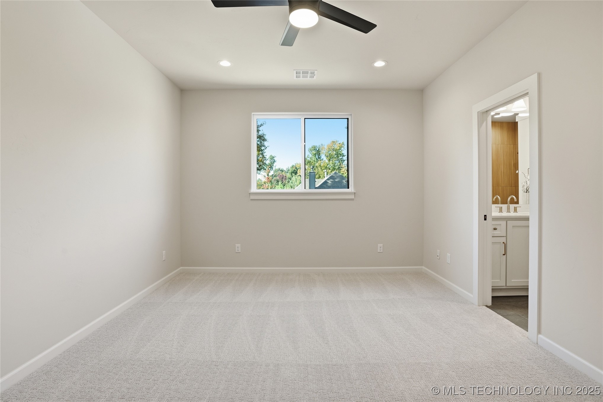 Tulsa, Oklahoma, 74114, United States, 4 Bedrooms Bedrooms, ,5 BathroomsBathrooms,Residential,For Sale,1990982