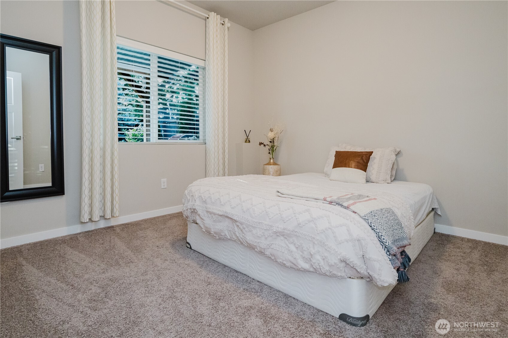 Bothell, Washington, 98021, United States, 5 Bedrooms Bedrooms, ,3 BathroomsBathrooms,Residential,For Sale,1900701
