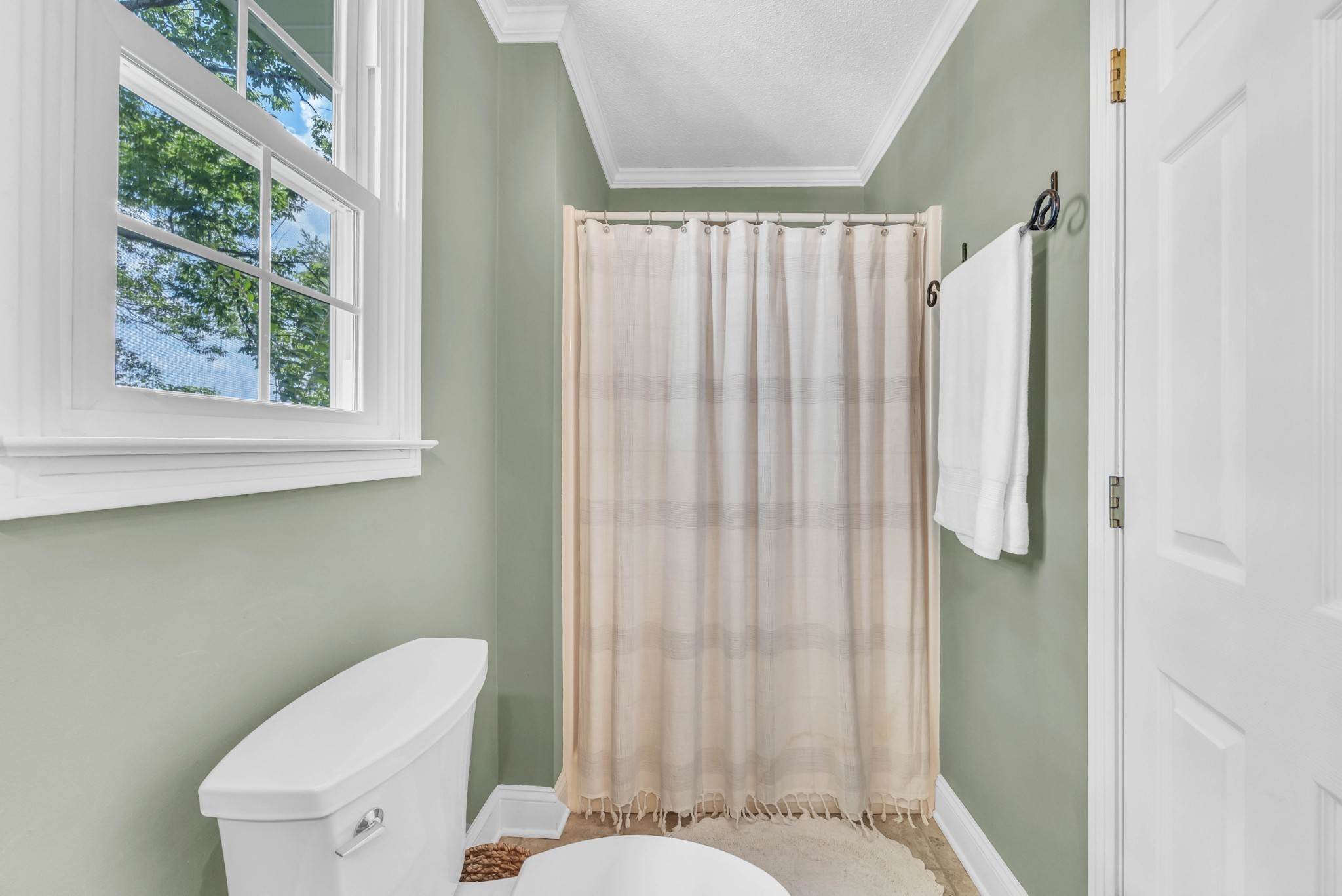 Clarksville, Tennessee, 37040, United States, 3 Bedrooms Bedrooms, ,4 BathroomsBathrooms,Residential,For Sale,2010439