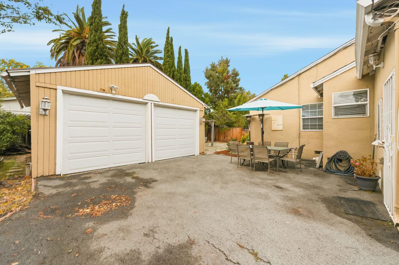 Redwood City, California, 94063, United States, ,Residential,For Sale,1990939