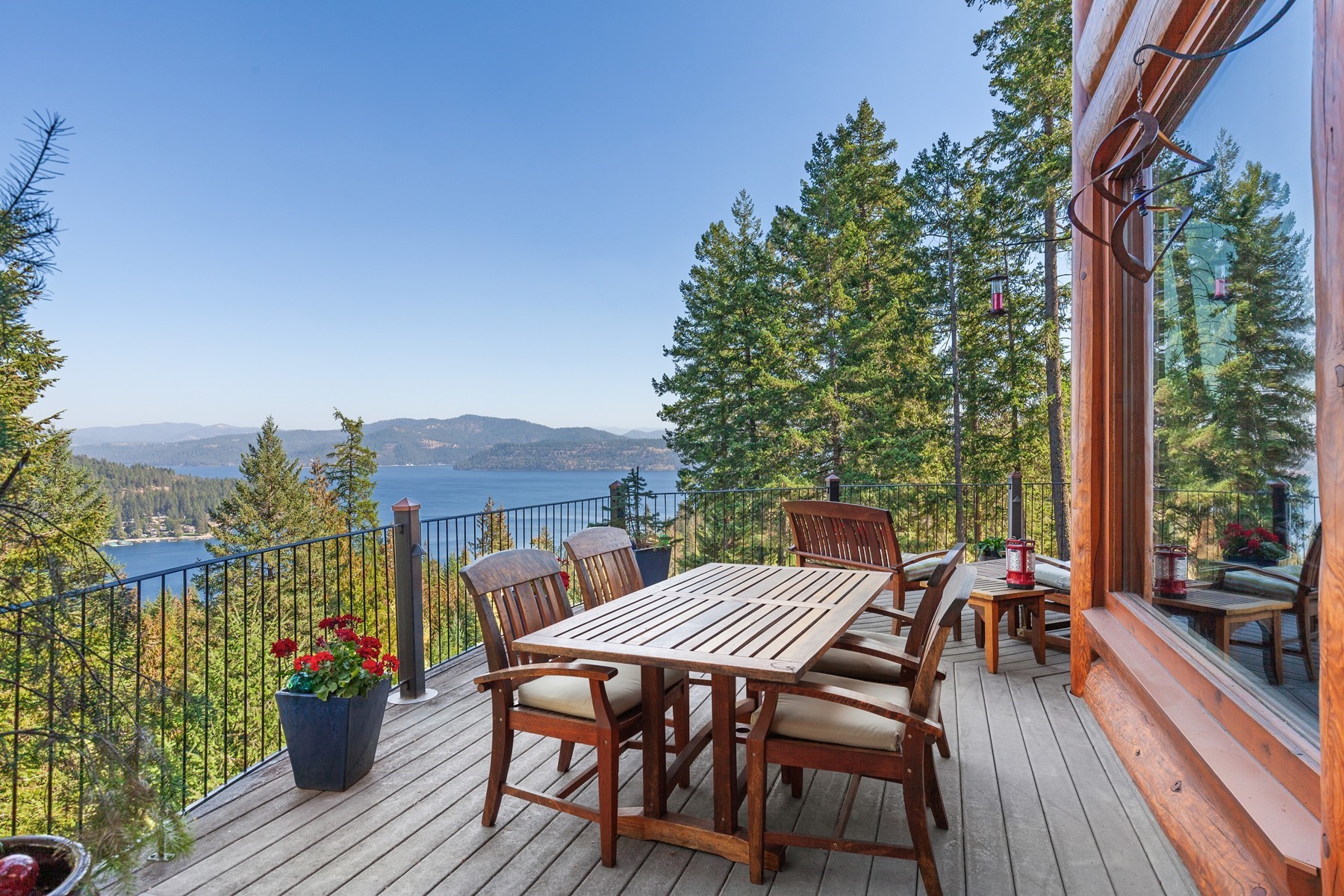  Log Estate overlooking Lake Coeur d