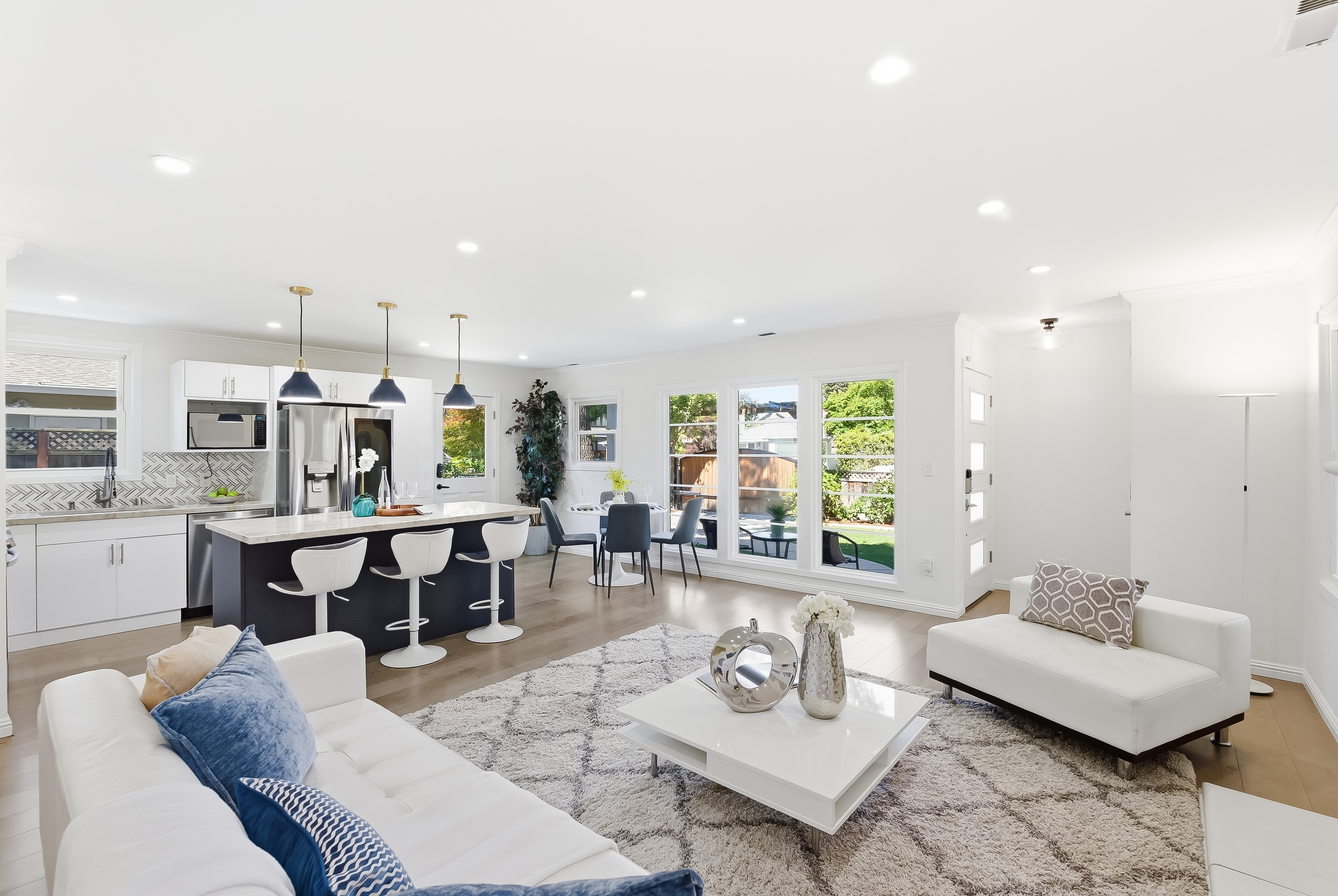  Modern Comfort & Backyard Bliss in North Fair Oaks - 物件實景