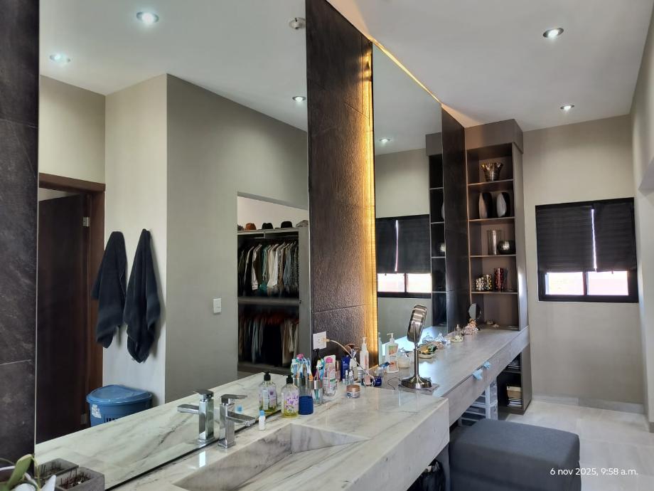 Torreón, Coahuila de Zaragoza, 27106, Mexico, 3 Bedrooms Bedrooms, ,4 BathroomsBathrooms,Residential,For Sale,1991991