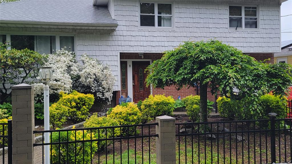 Yonkers, New York, 10710, United States, 3 Bedrooms Bedrooms, ,3 BathroomsBathrooms,Residential,For Sale,1978915