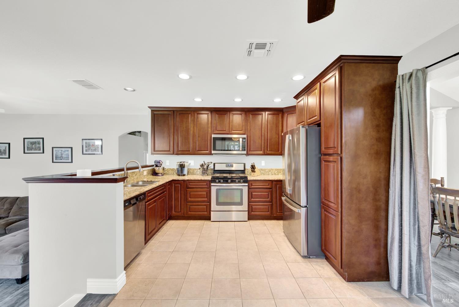 Vacaville, California, 95687, United States, 4 Bedrooms Bedrooms, ,3 BathroomsBathrooms,Residential,For Sale,1856071