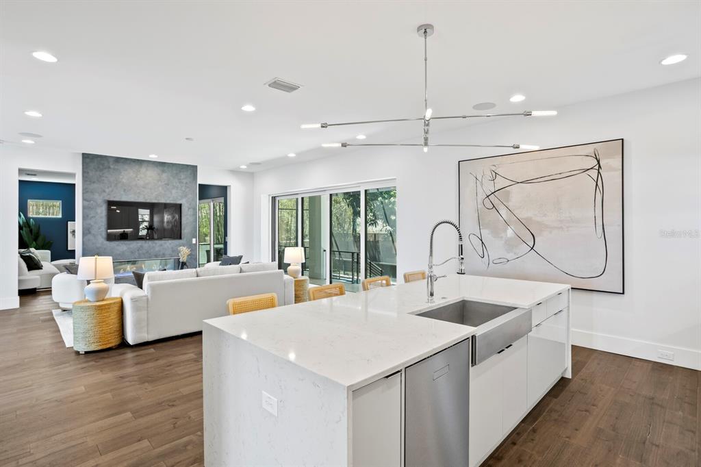 Tampa, Florida, 33606, United States, 5 Bedrooms Bedrooms, ,7 BathroomsBathrooms,Residential,For Sale,1779017