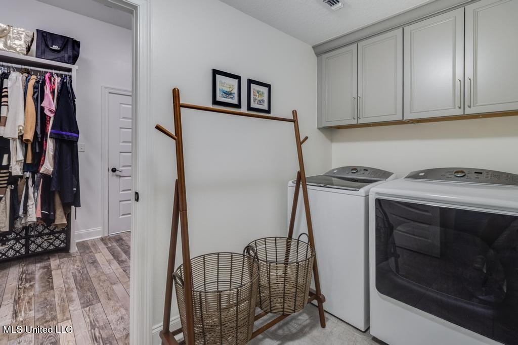 Biloxi, Mississippi, 39531, United States, 4 Bedrooms Bedrooms, ,3 BathroomsBathrooms,Residential,For Sale,1974223