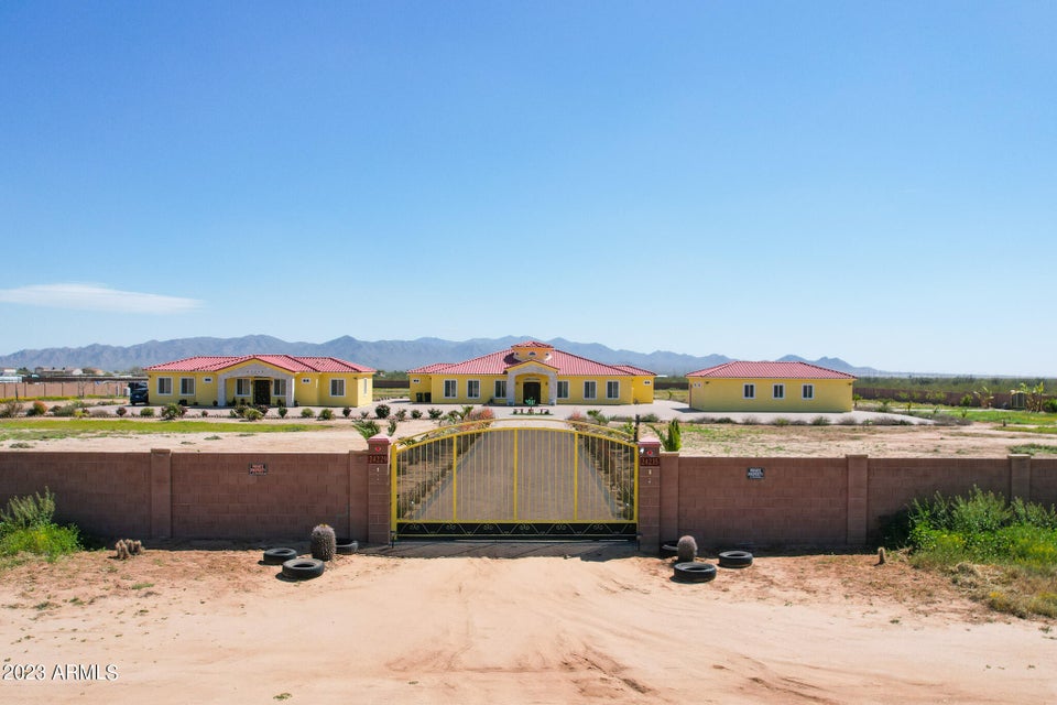 Witmann, Arizona, 85361, United States, 6 Bedrooms Bedrooms, ,3 BathroomsBathrooms,Residential,For Sale,1977429