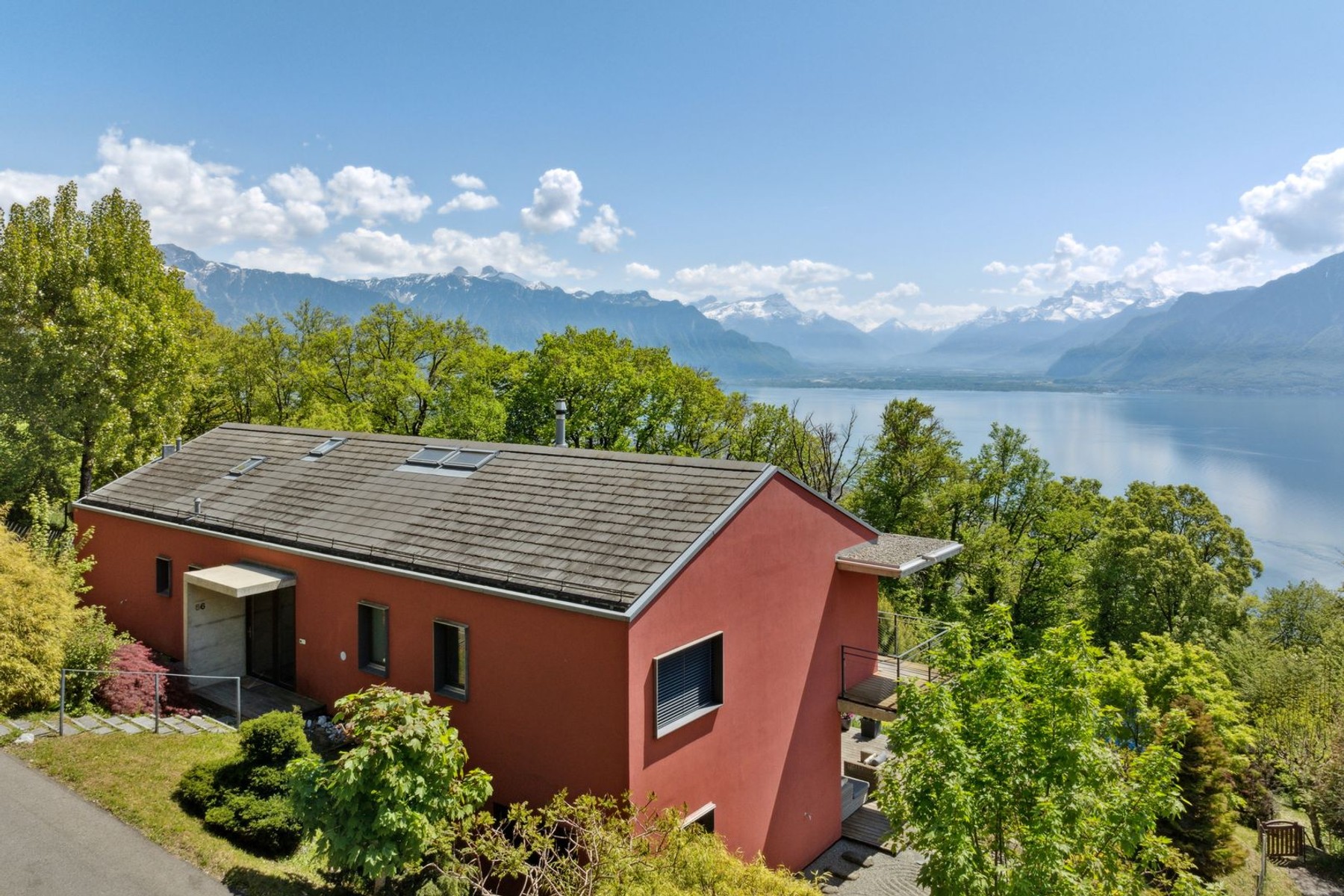  Unique - Contemporary design between the sky and the lake - 物件實景
