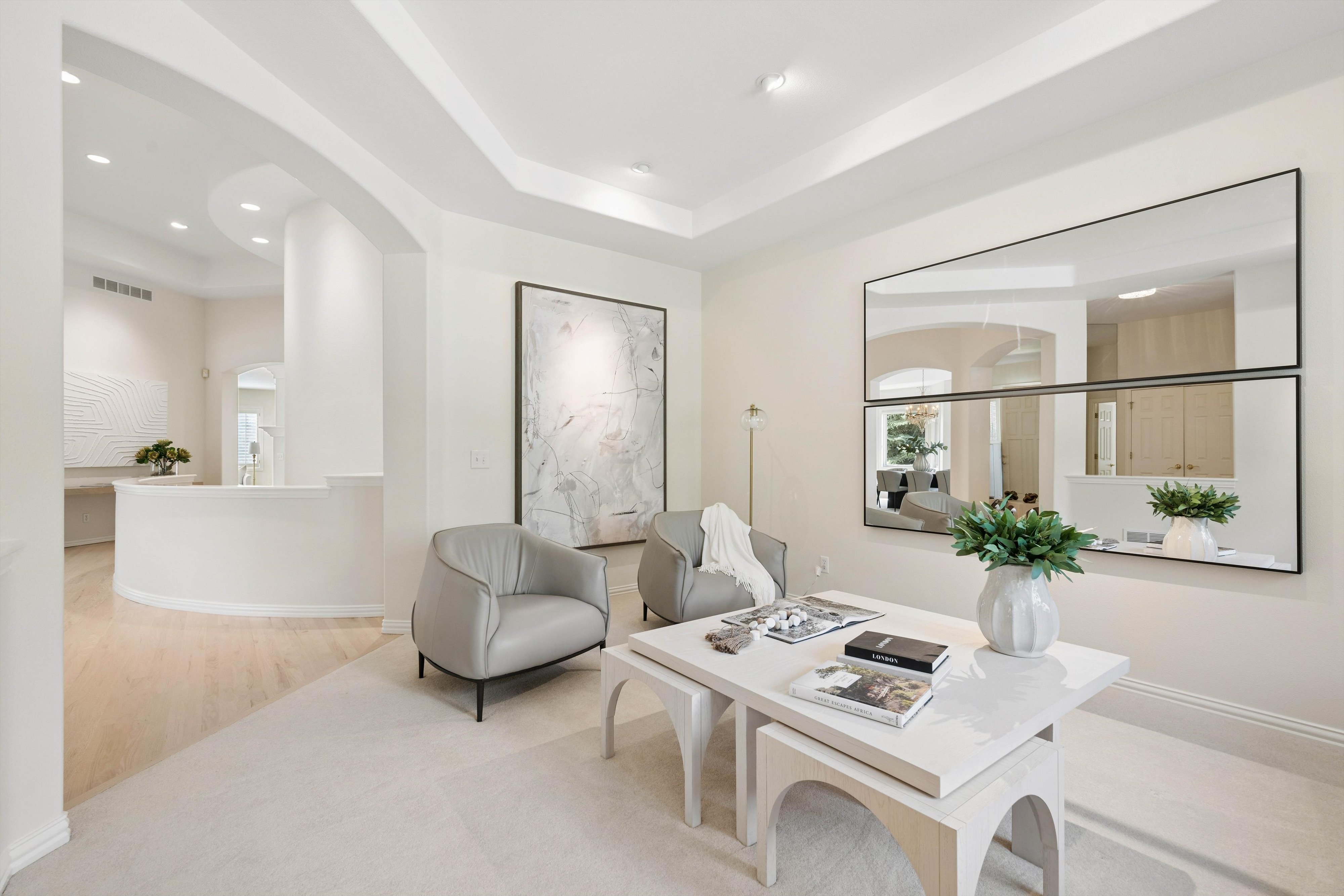  Luxury Features, Thoughtful Upgrades And Beautiful Outdoor Space - 物件實景