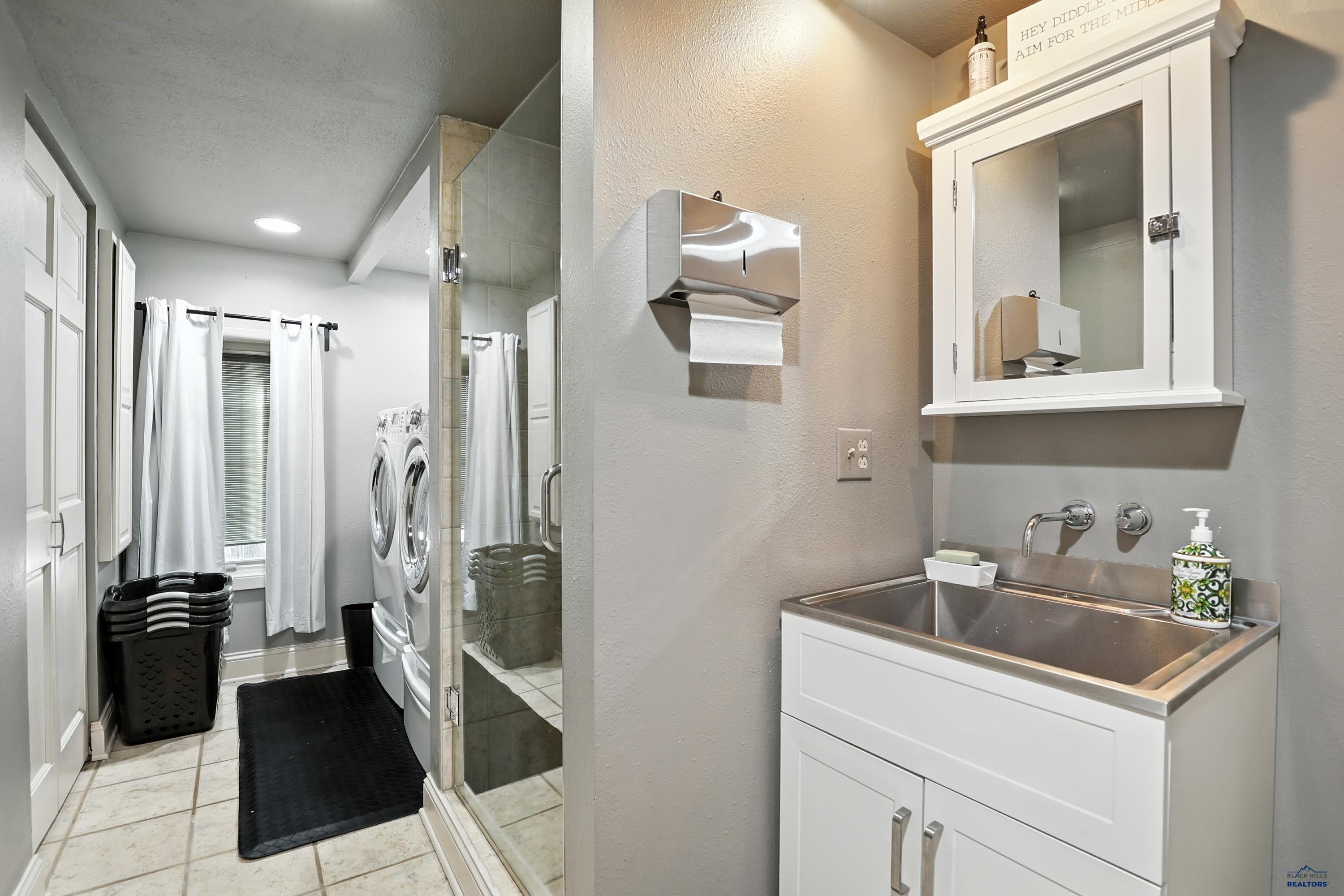 Rapid City, South Dakota, 57702, United States, 4 Bedrooms Bedrooms, ,3 BathroomsBathrooms,Residential,For Sale,1942179
